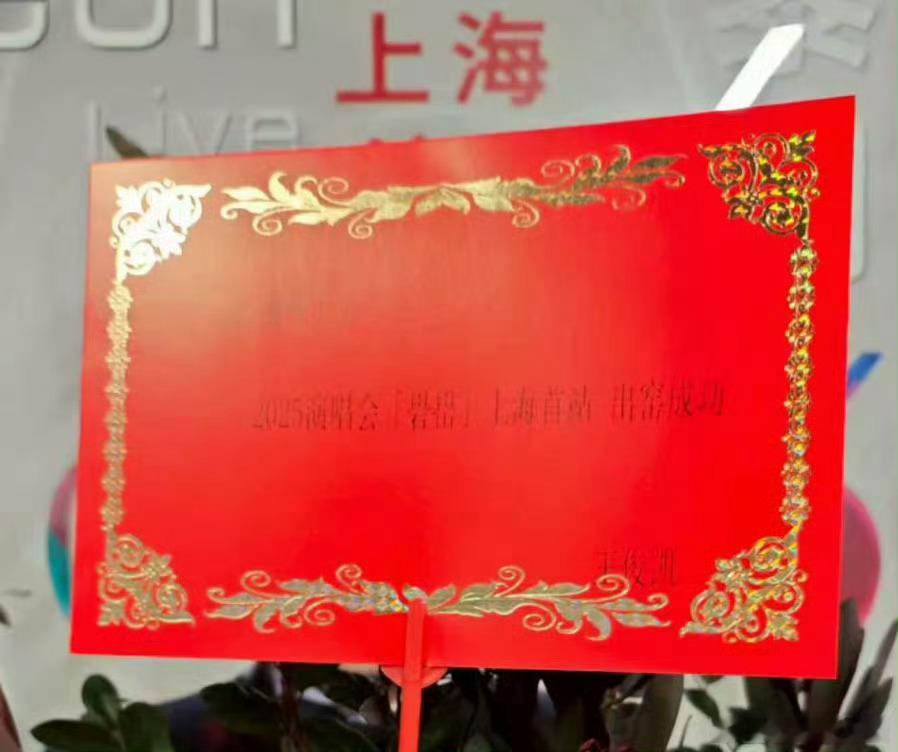 王俊凯祝易烊千玺出窑成功 家属感就是不用多说就能懂，王俊凯的祝福精准又暖心。“出