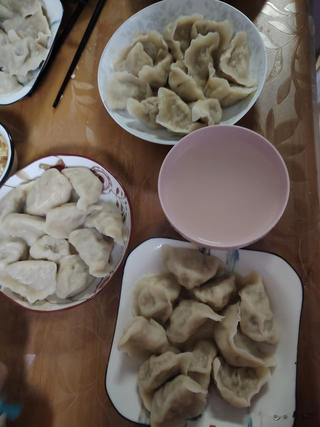 提前回家十分钟
公婆的水饺暖了心

刚到下班点，我比平时早溜了十分钟往家赶，一开