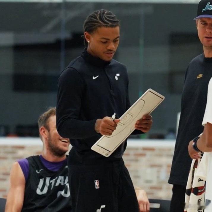 22岁的乔治将在NBA夏季联赛期间担任犹他爵士队助理教练NBA已经批准，只要是无
