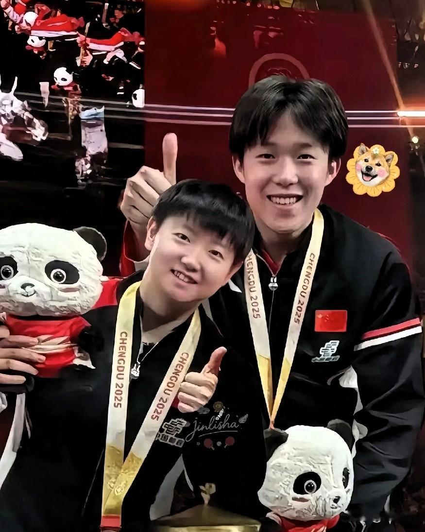 导读
近几日网上疯传的一张运动员合影，乍一看似乎只是简单的领奖瞬间，但细细品味却