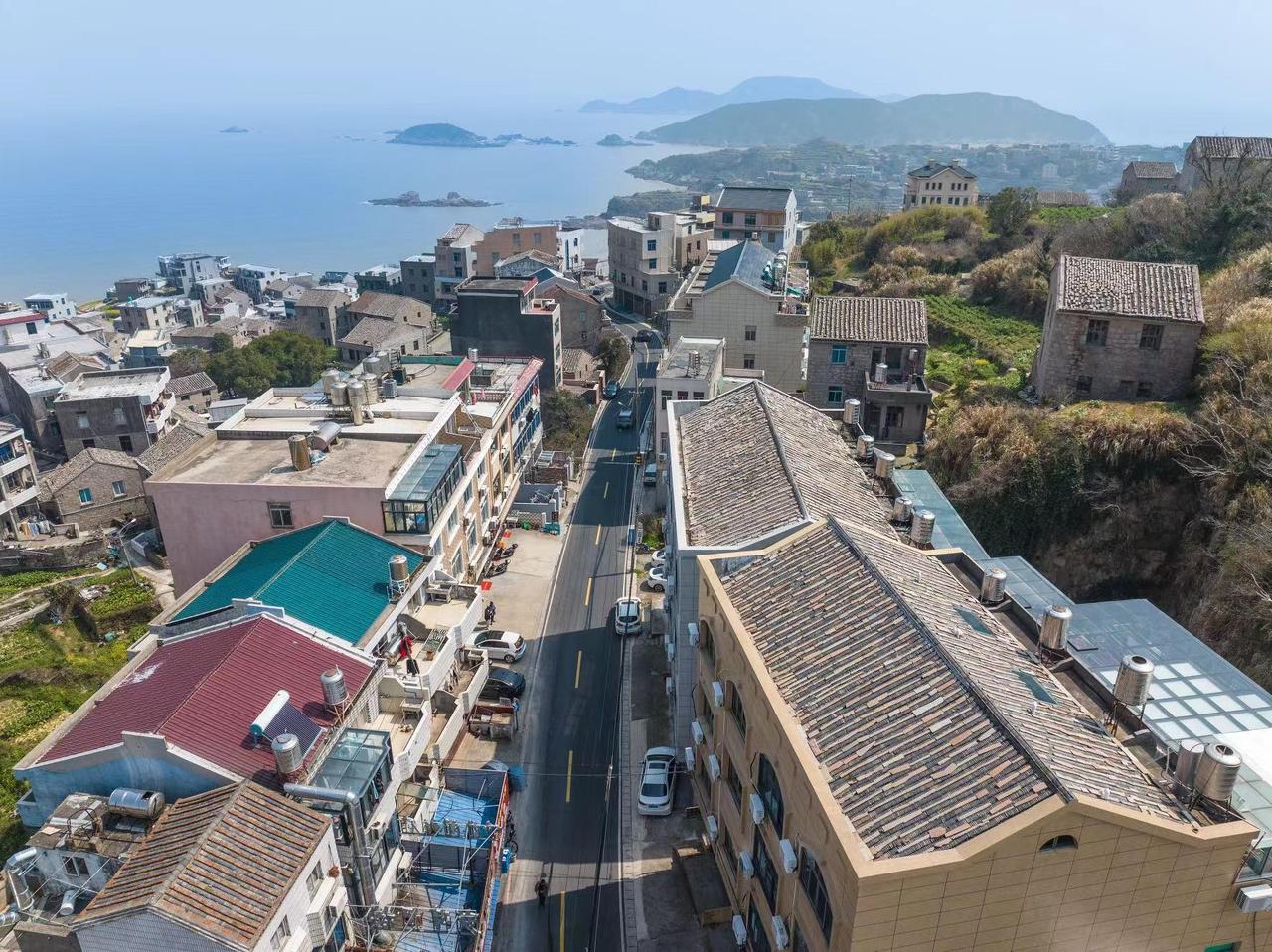 🌊台州温岭——这里有质朴的渔村、碧蓝的海湾和600多米长的天然沙滩。这个夏天，