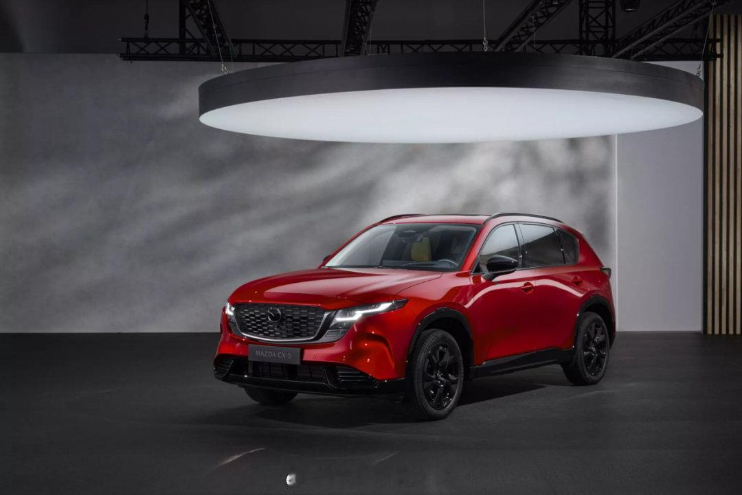 全新换代得马自达CX-5，你们觉得如何呢？设计上延续了现款车型的风格，依旧走紧绷