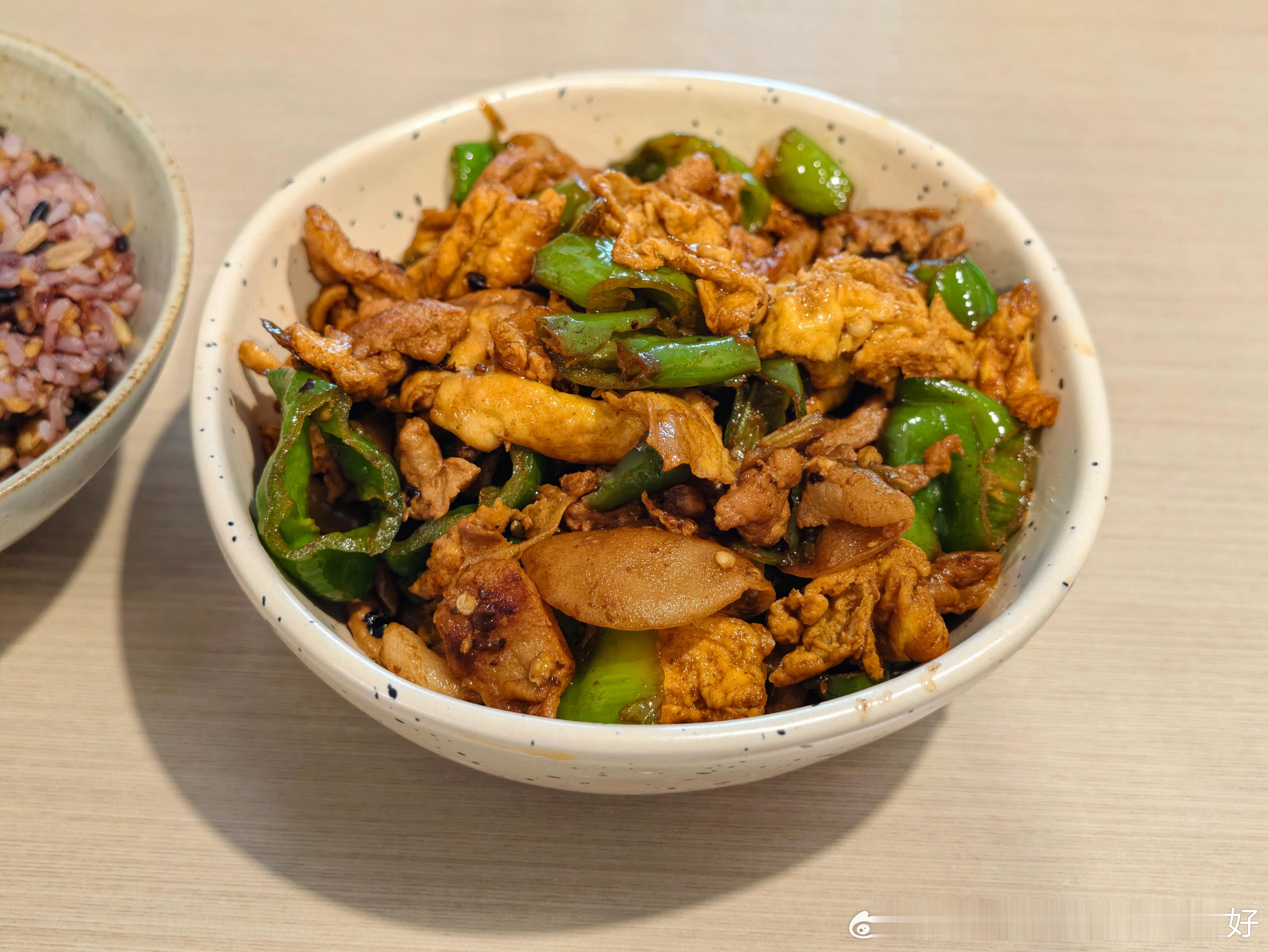 昨天在盒马捡漏买的，10块回家一抄就行，自己加了鸡蛋进去，变成农家一碗香，调料包
