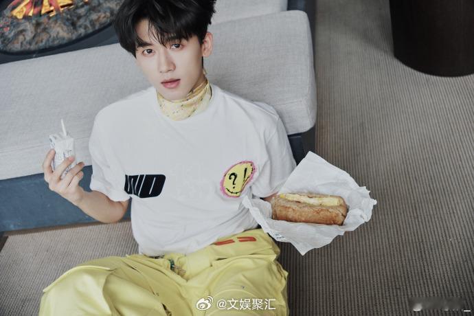 马韬七夕男友感大片马韬没有不帅的义务平凡镜头之下，藏着独属于马韬的迷人魅力。 