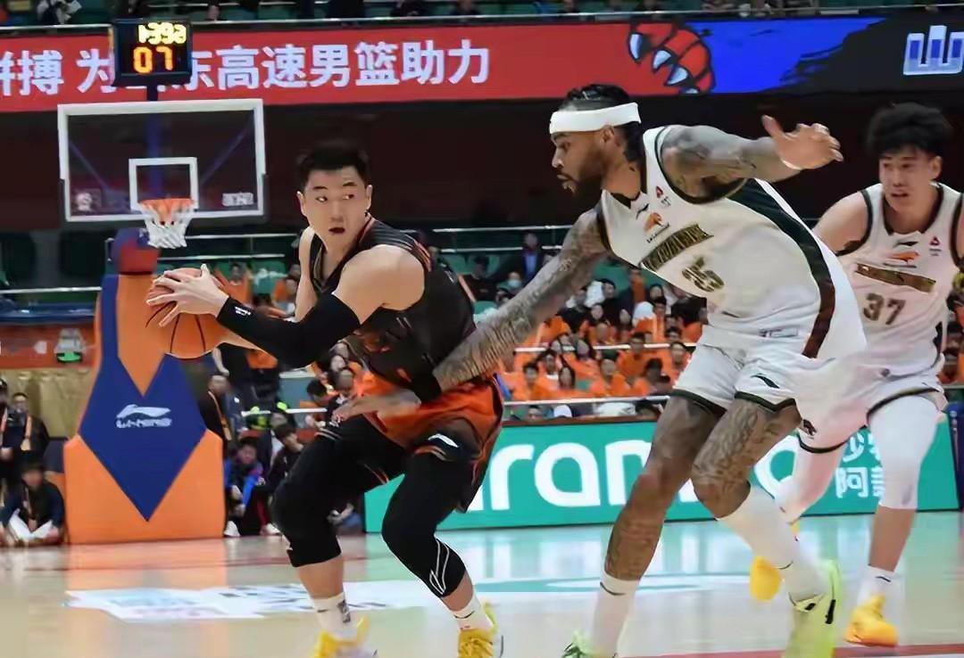 谁能想到系列赛会走到这一步？辽宁队在主场本该早早结束战斗，结果山东男篮硬是在沈阳