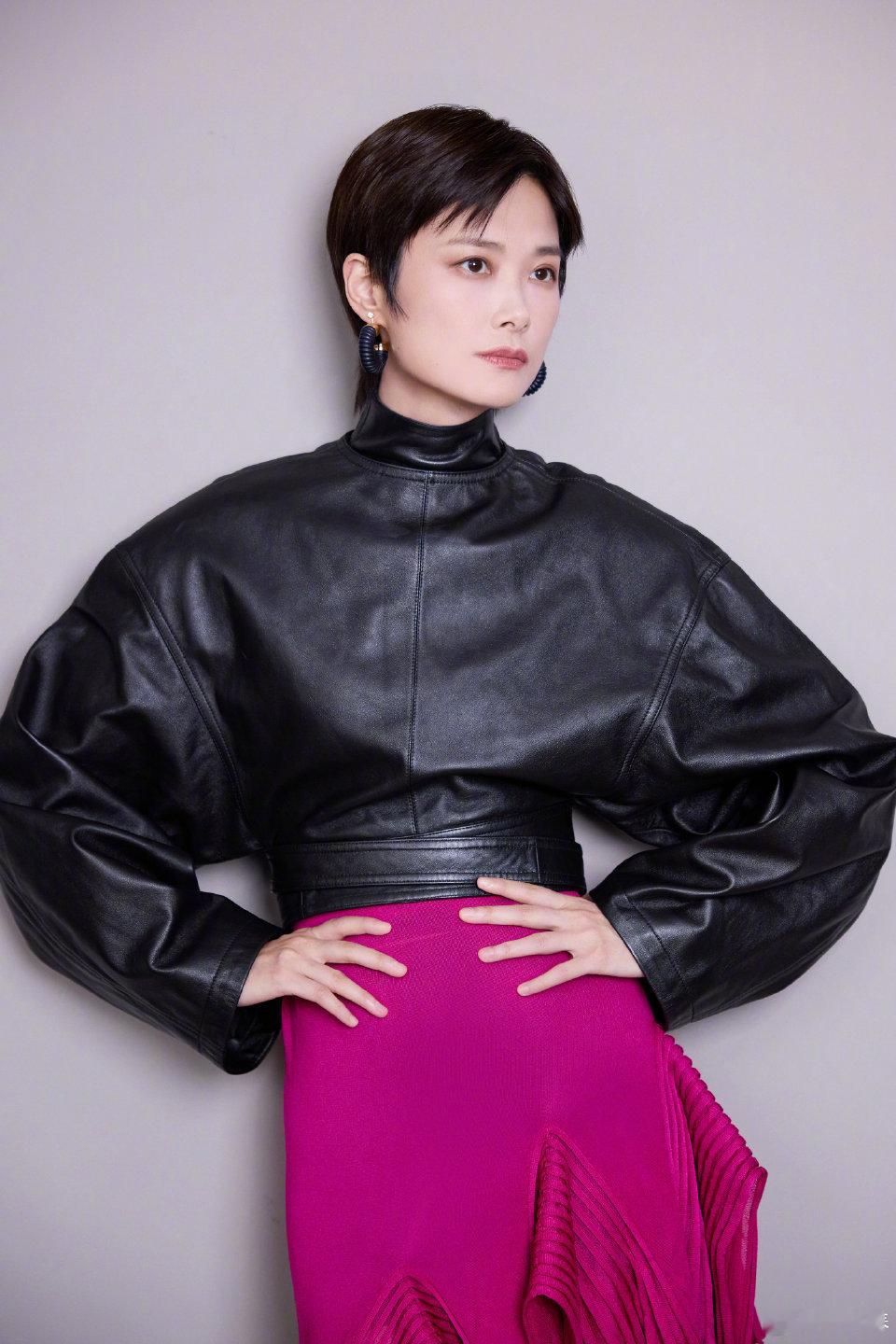 肖战给李宇春送花篮了肖战给李宇春北京演唱会送花篮肖战的祝福好真诚，希望春春今晚玩