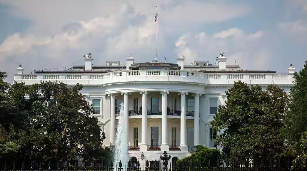 当美国参议院以51票赞同、47票反对的微弱优势通过终止特朗普全面关税政策的决议，