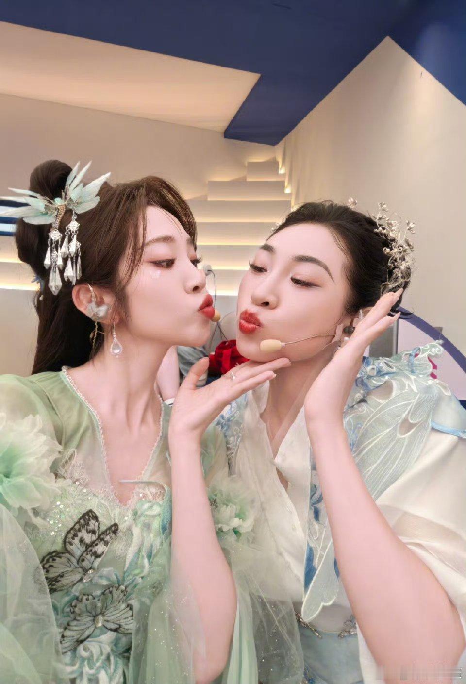 唐艺昕团胆小鬼唐艺昕 孙怡 范玮琪 江语晨四公唱《胆小鬼》唐艺昕孙怡范玮琪江语晨