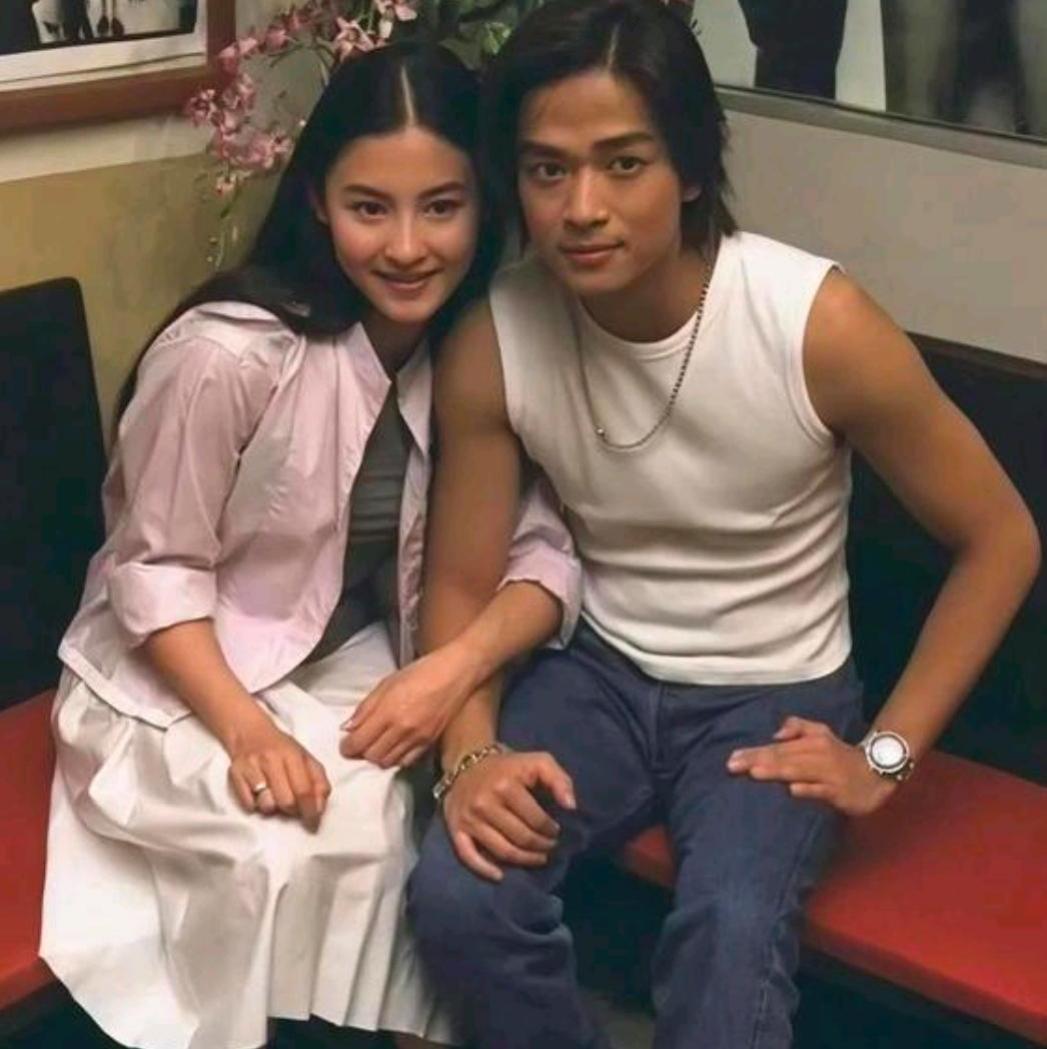 谁能想到张柏芝当年满心遗憾的一段恋情！
 
1999年，张柏芝和陈晓东走到一起，