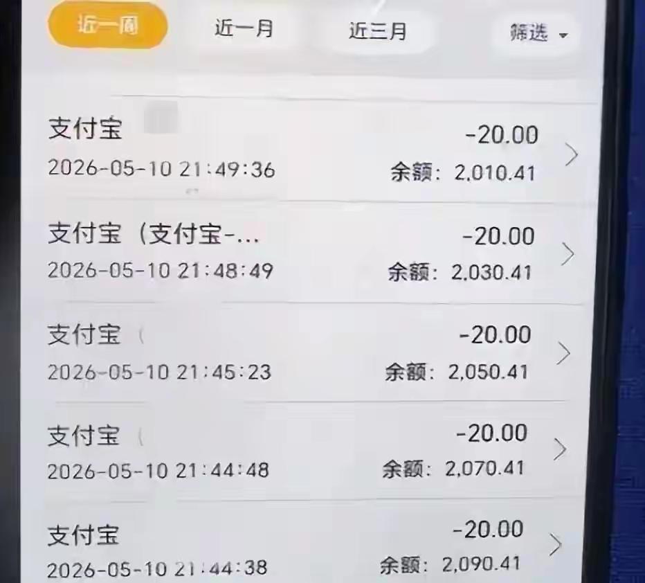 人到了中年，
蕞大的愚蠢，
不是没本事赚大钱，
是总觉得自己能占到那点小便宜，
