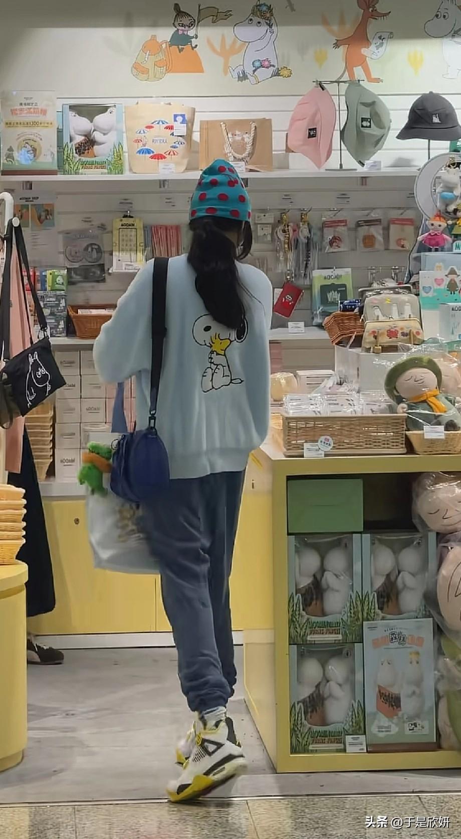 张柏芝现在熬出头了， 二三十岁的年纪谈爱情挺幸福，四五十岁的年纪血脉亲情才是生命