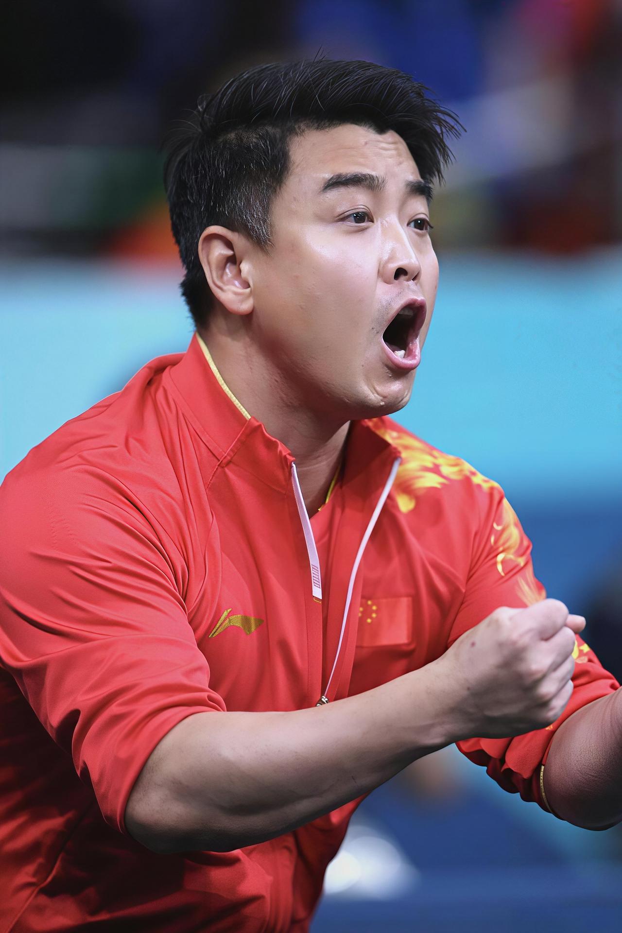 周启豪是先输两局，又连扳三局，从而以3:2战胜吴俊诚的；蒯曼是先赢两局，又被安娜