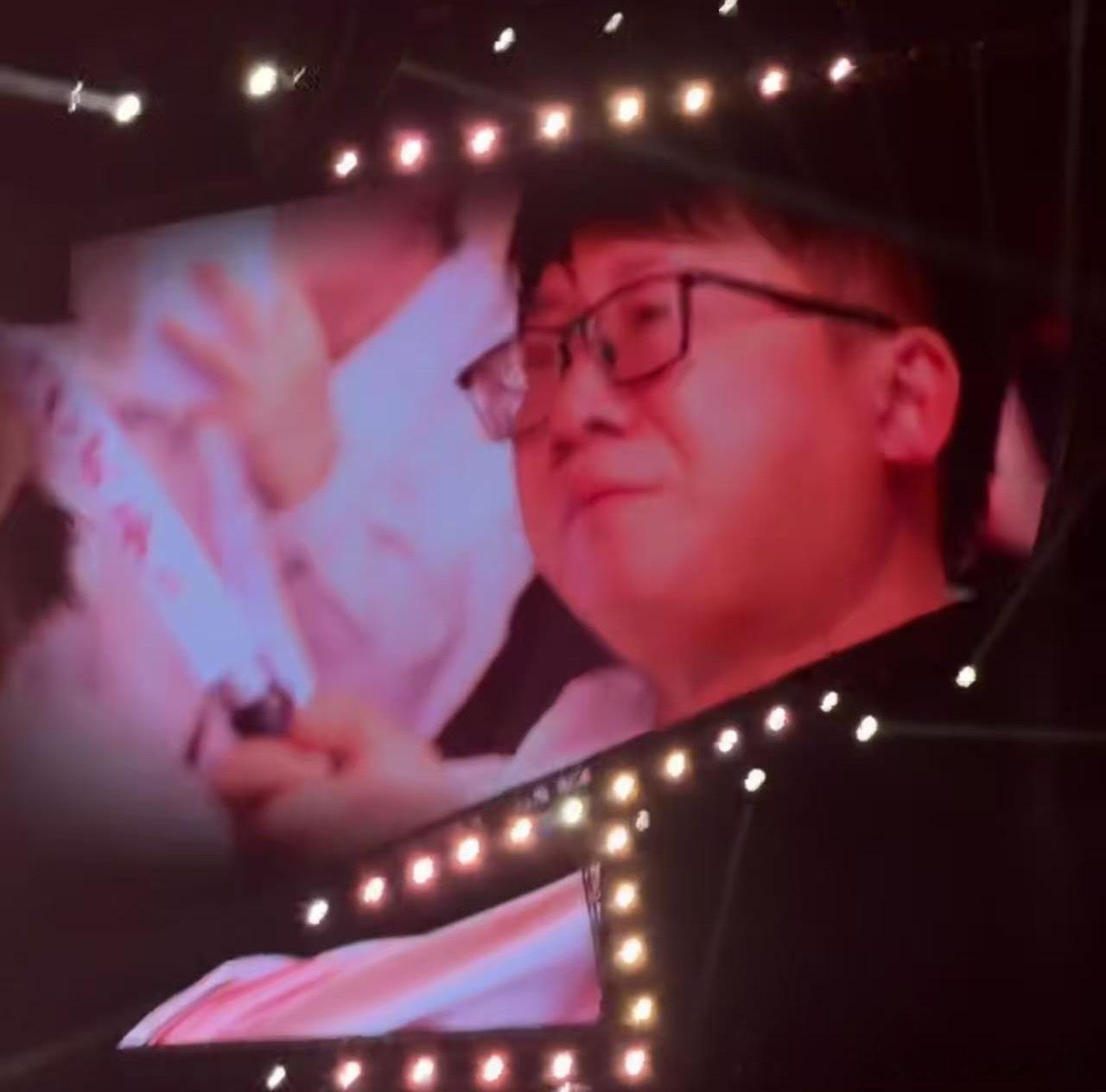 王心凌  这是哪位帅哥 很想认识一下 