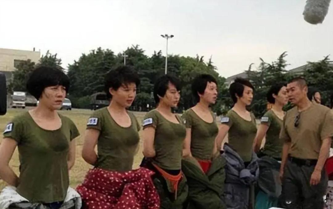 为什么电视剧通常只拍上半身

一直以来，看电视剧，我都有一个疑惑。为什么电视镜头