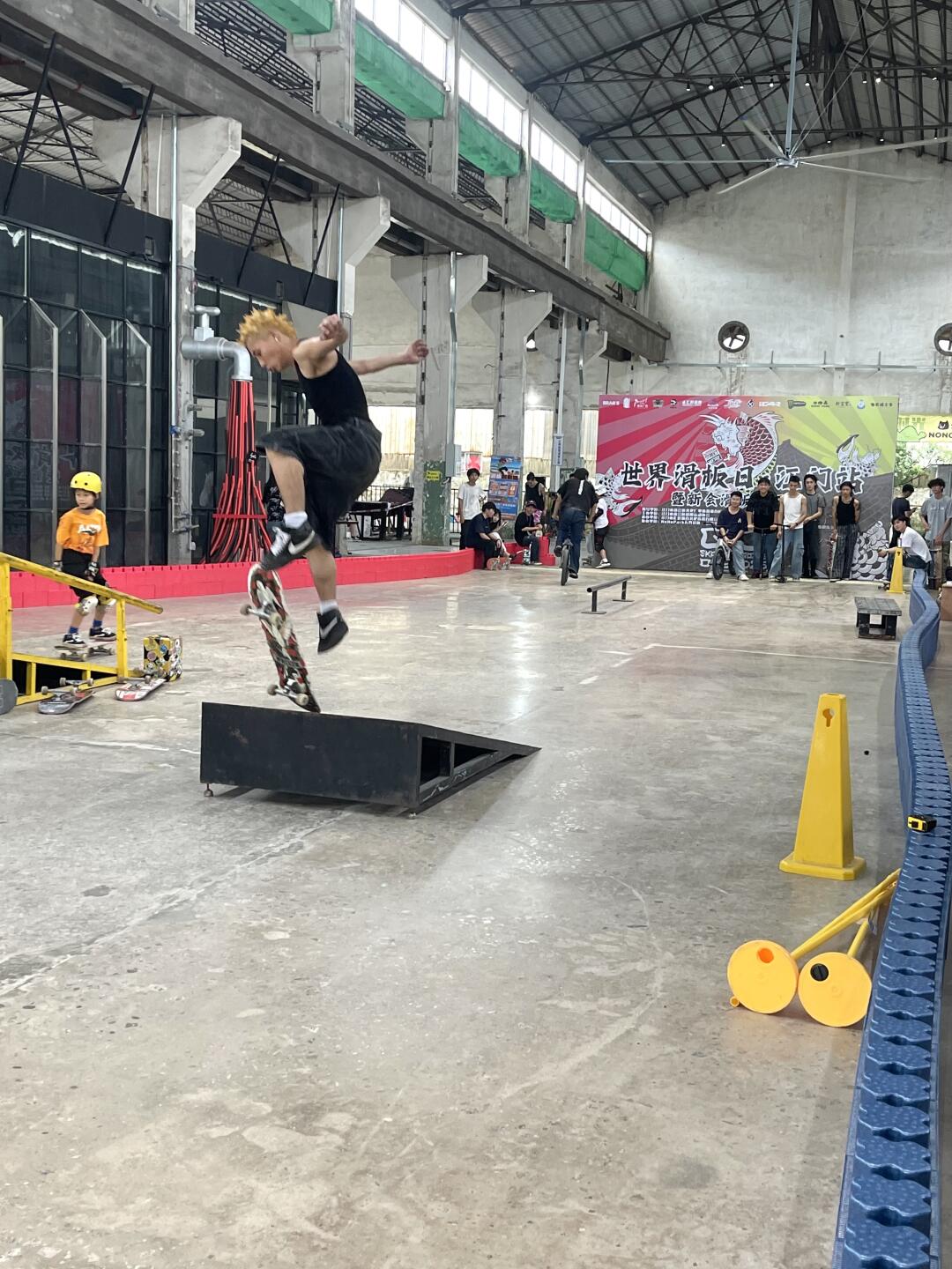 在新会。。。首届世界滑板🛹日太酷啦。。。