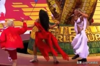 原本氛围感拉满的环节，充气大力神杯慢悠悠升空，谁能想到充气设备直接掉链子，好好的