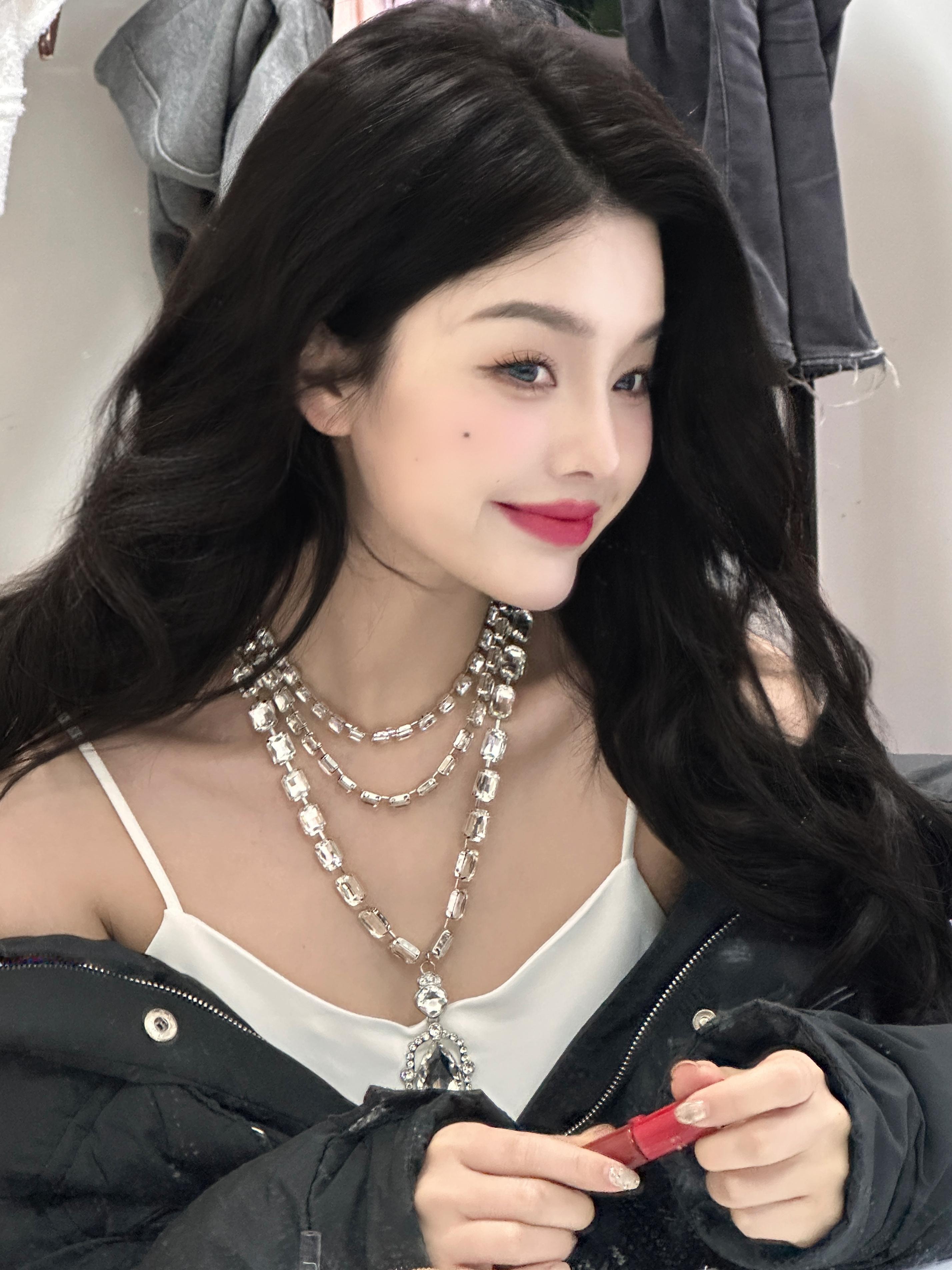 𝙓𝙄𝘼𝙉𝙂’𝙎 后台花絮嫁给我 这根项链就是你的了💎🍃🍒😉?