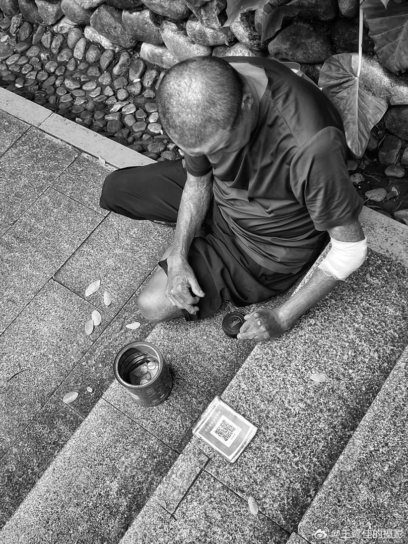 摄影人  街拍厦门：王鹭佳2026在路上？摄影人选择了人文纪实摄影，也就记录了生