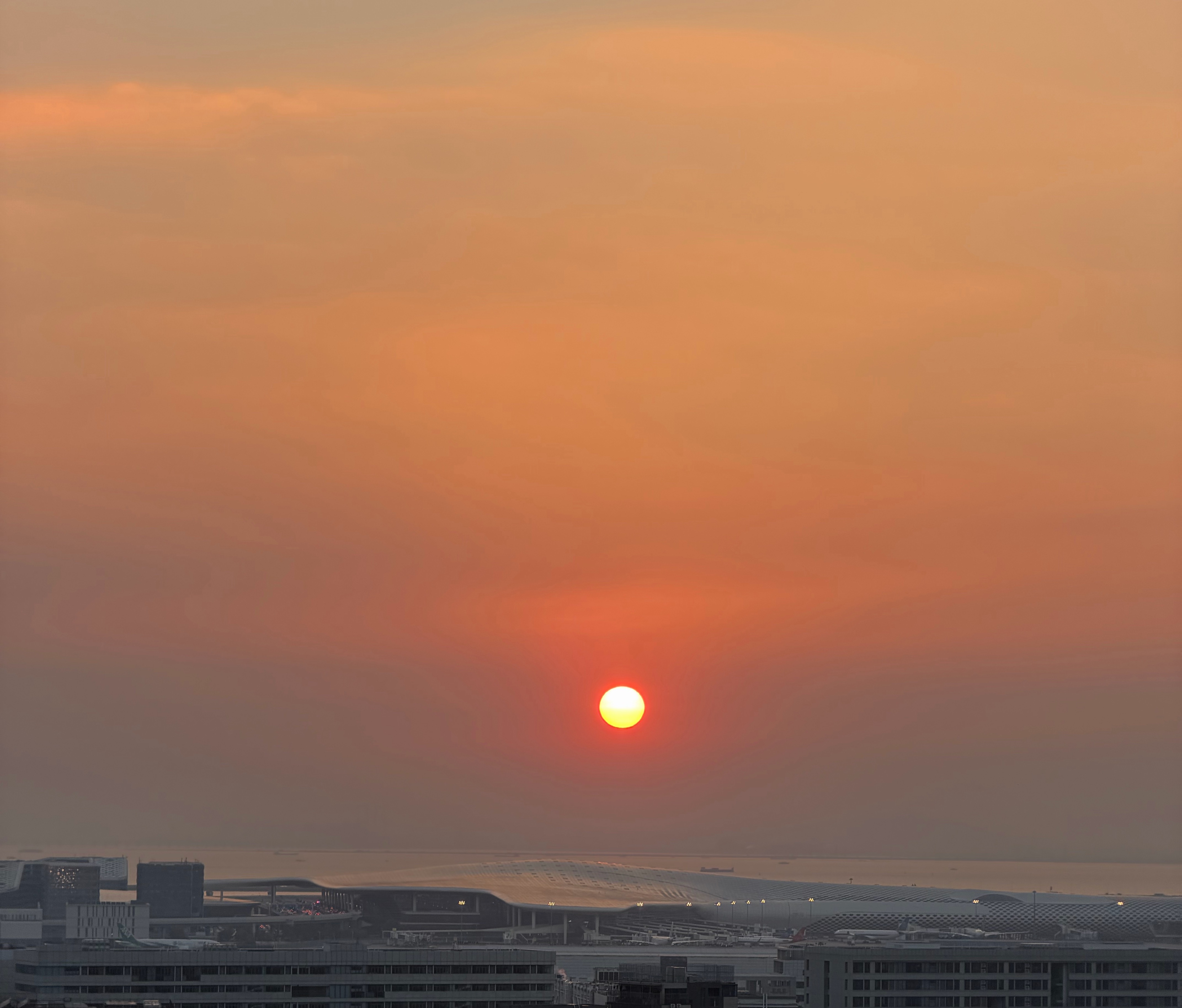 今天的夕阳很美送大家一首歌命运总是颠沛流离别流泪心酸更不应舍弃 