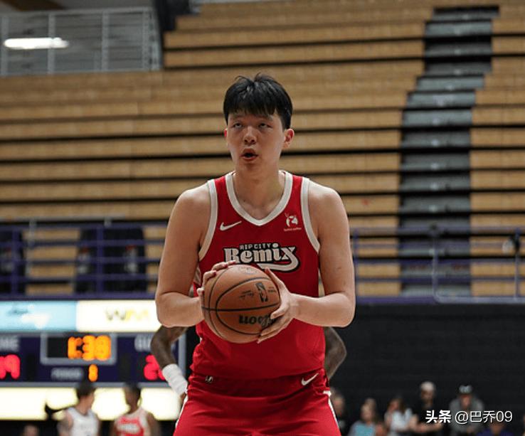 杨瀚森G联赛半场狂砍17分！8投全中效率拉满，半场表现堪称完美
 
第二节战罢，