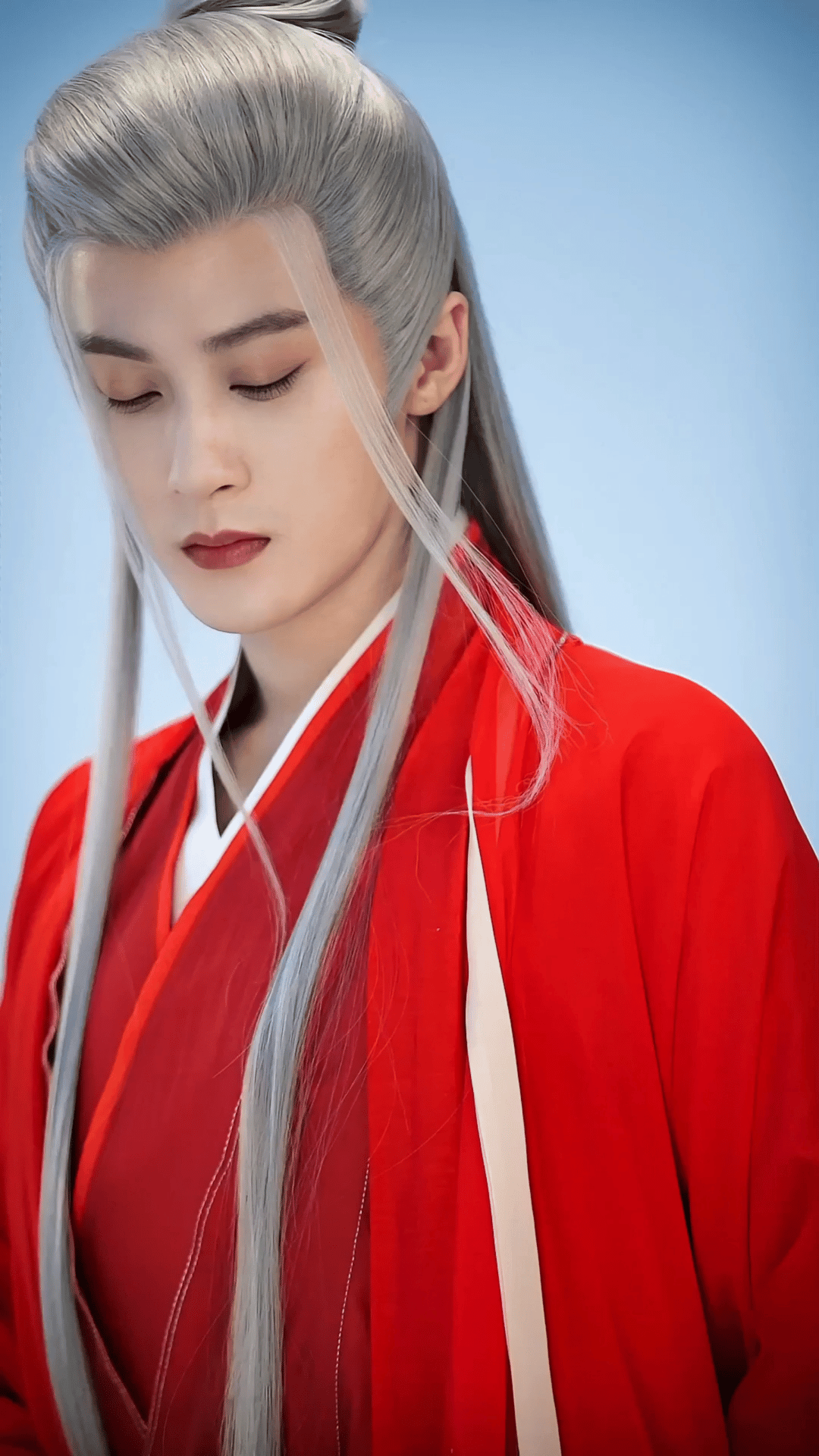 #红衣相柳##长相思2官宣上星#一席白发，身着红衣，万众期待的相柳大人要回来啦[