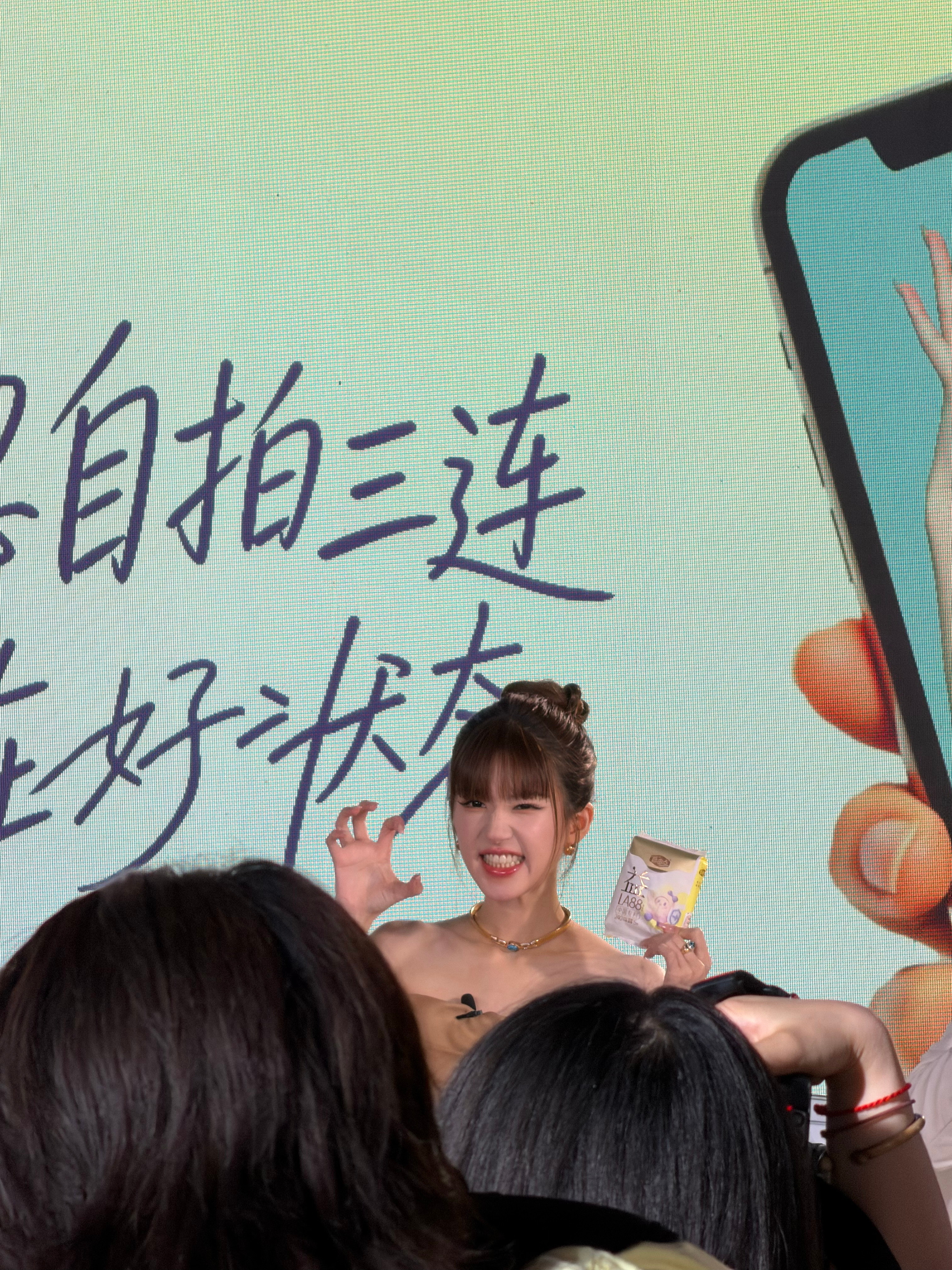 赵露思 你们知道这只小猫有多萌吗！