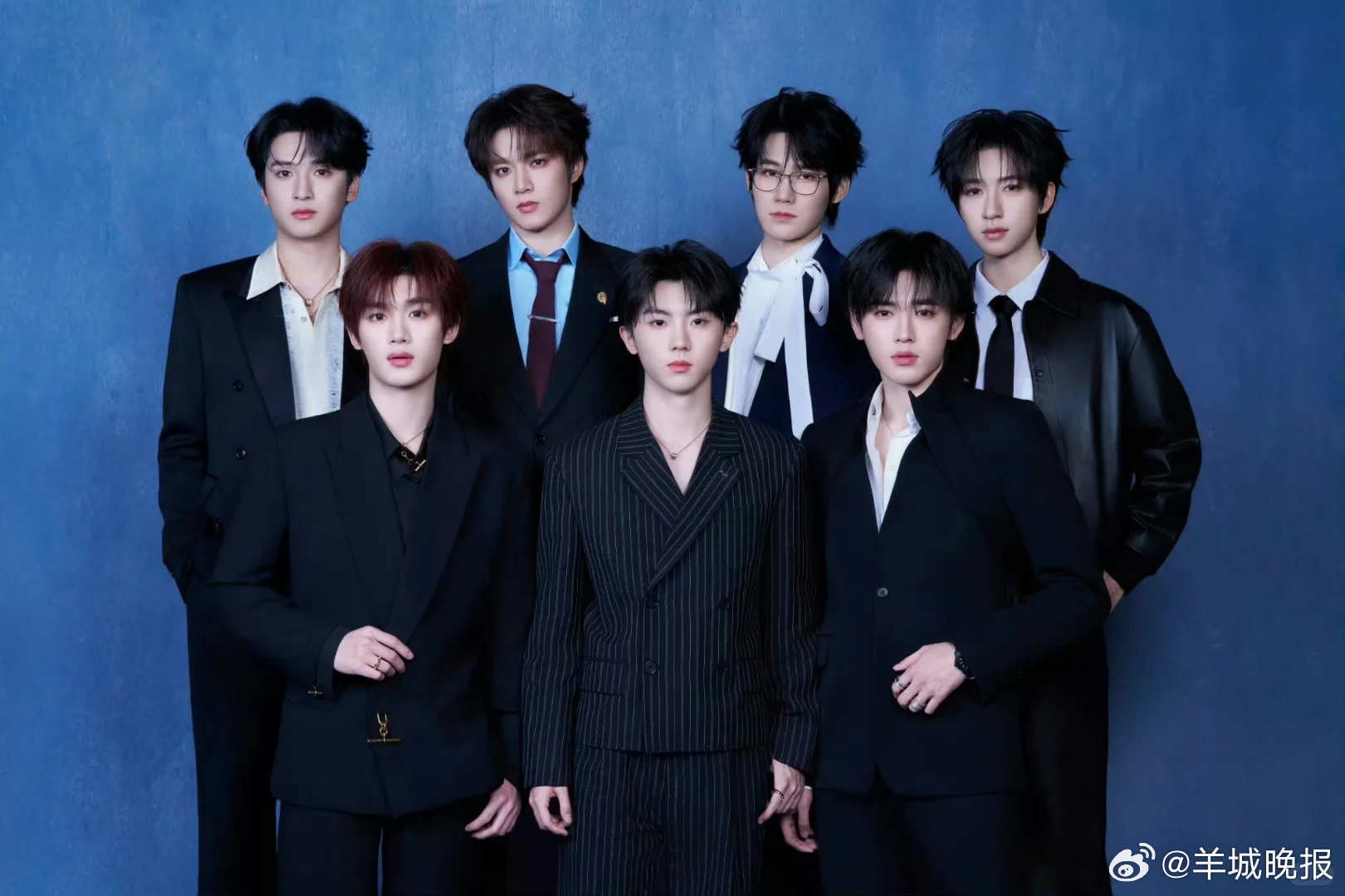 【#时代少年团广州演唱会概念海报#】4月14日，释出“加冠·广州站·概念海报”，