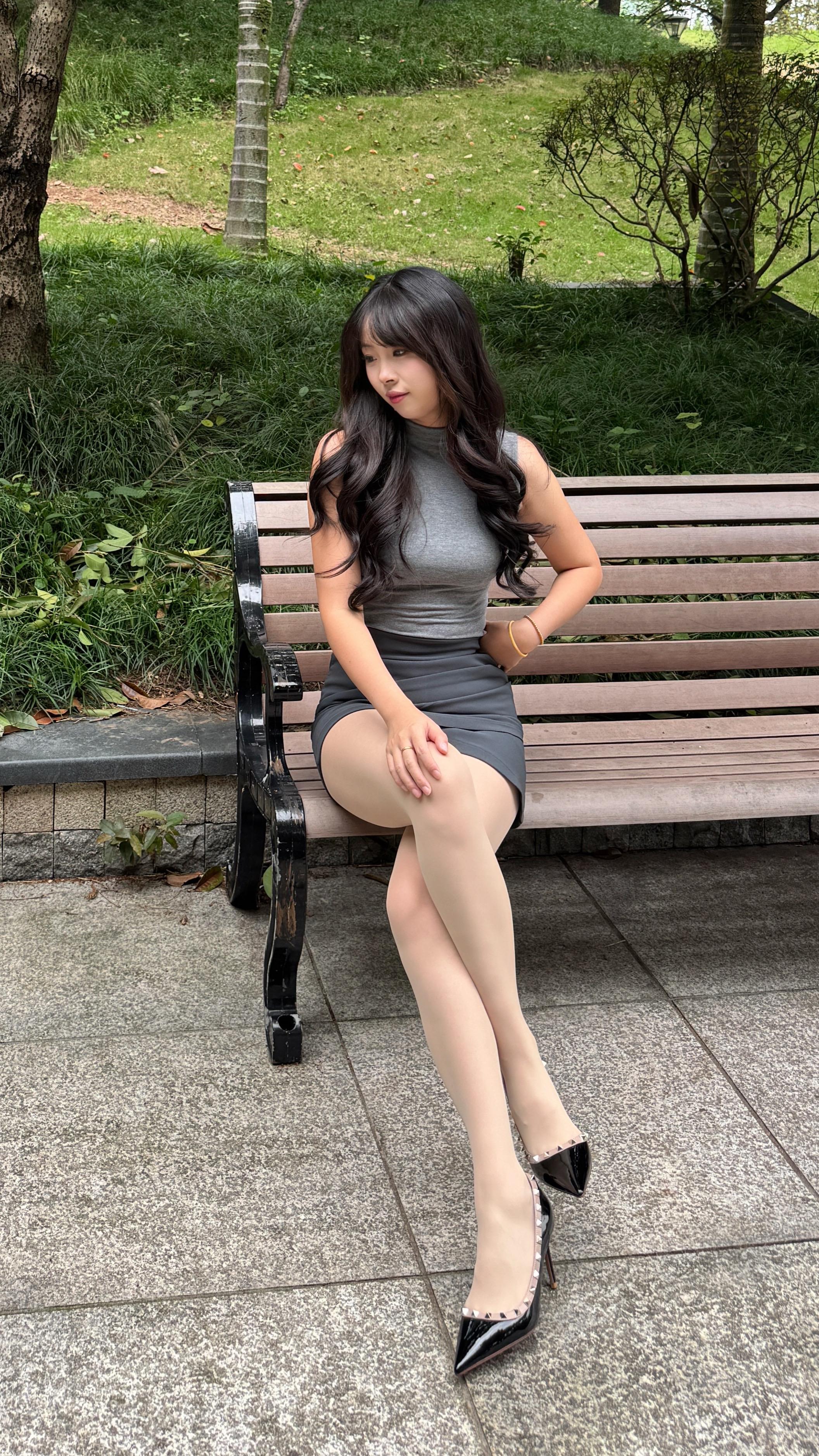 涞觅润丝 御姐公园大片 公园长椅穿搭