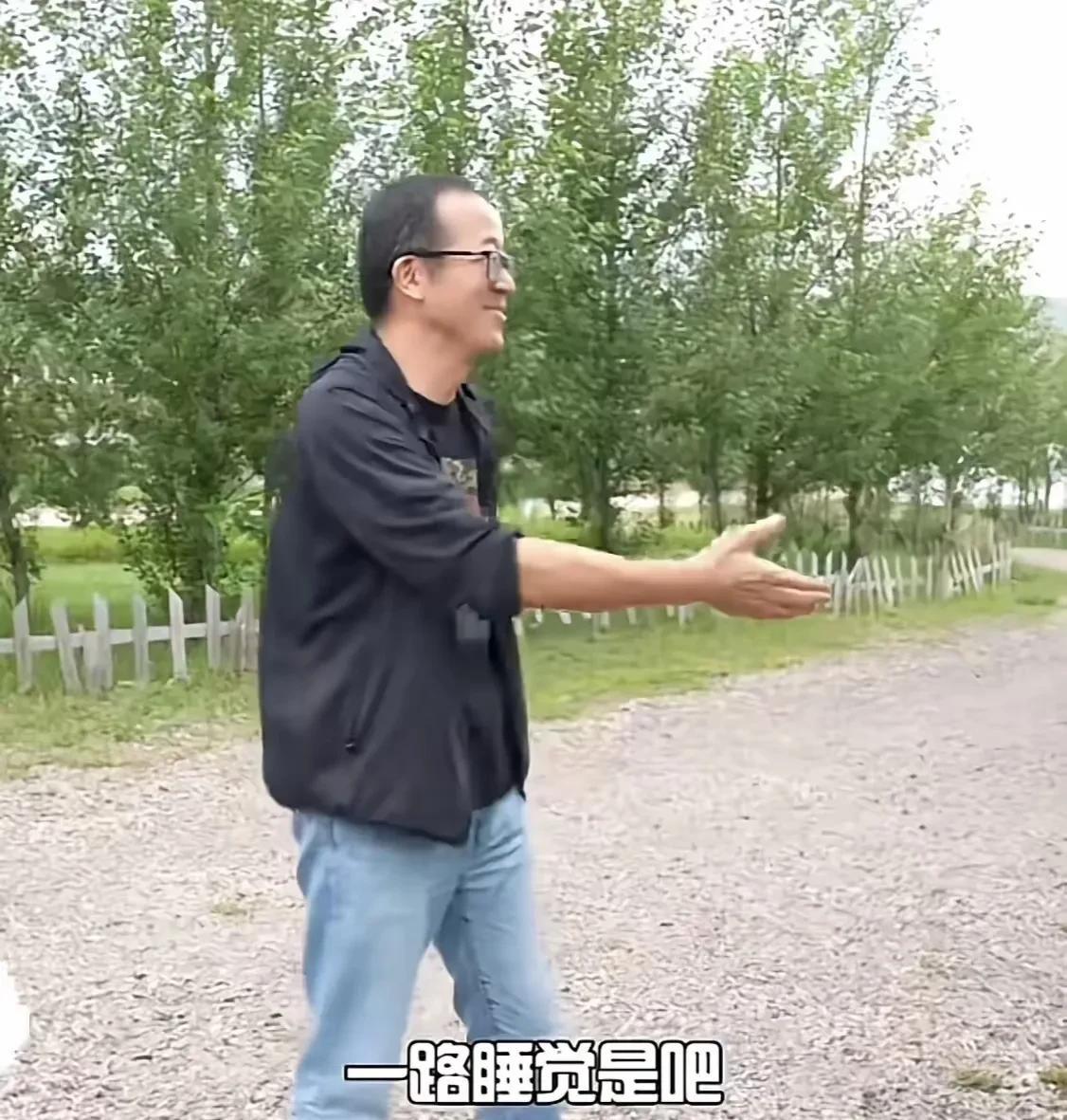 俞老师真的是非常努力。他手下的员工并没有太多表现突出的人，所以只能自己不断出现在