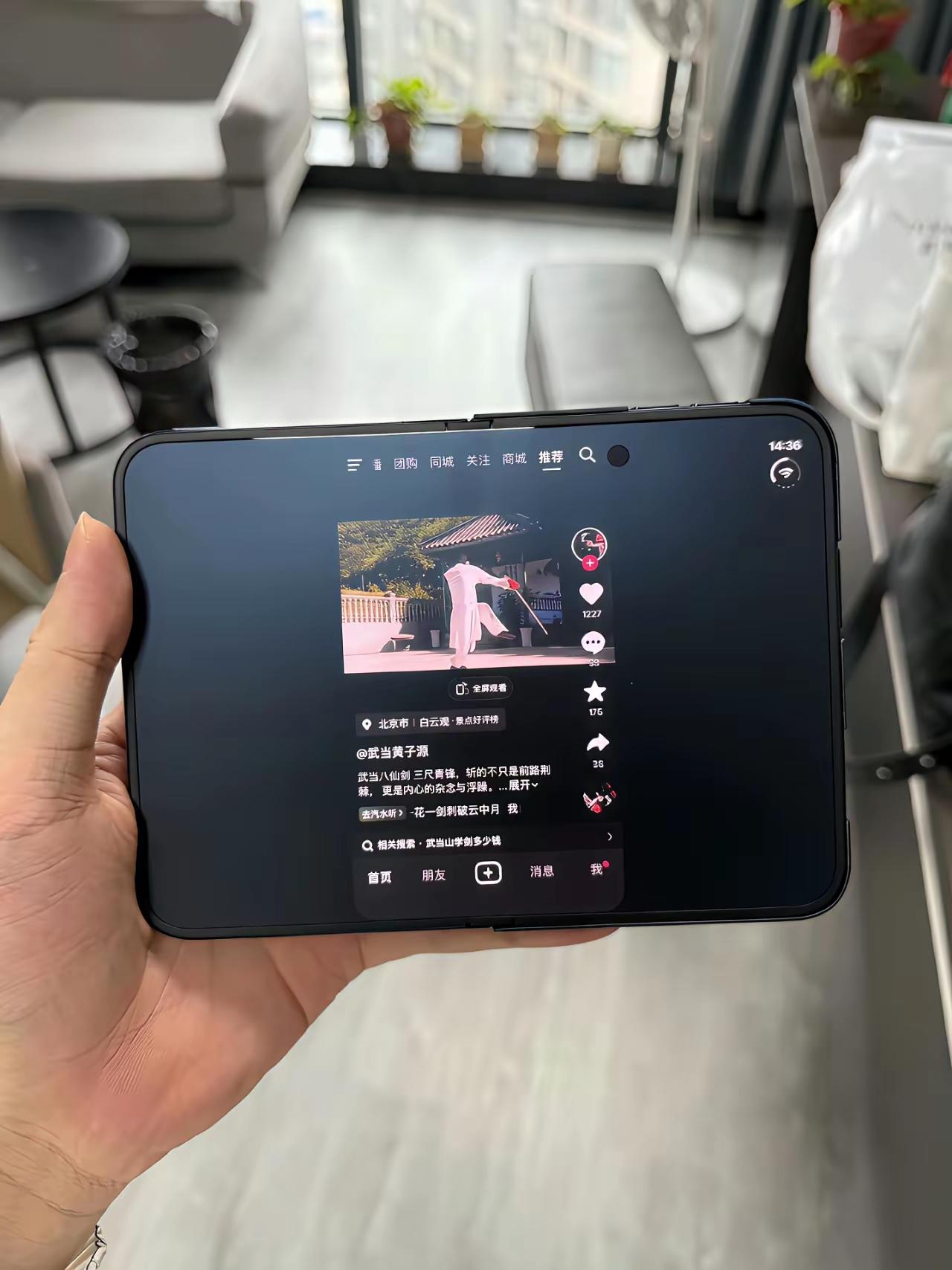 我从来不会劝说买苹果的人买华为，但我上课时会告诉学生华为的伟大，以及华为和国家利