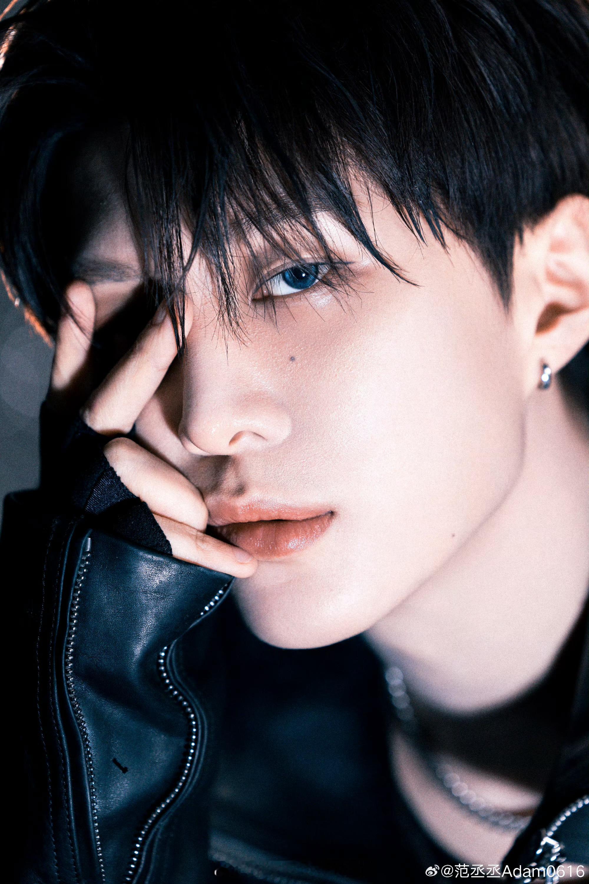 范丞丞差点没收到沙溢红包哈哈哈原来沙溢也给范丞丞准备了红包，没想到范丞丞走太快错