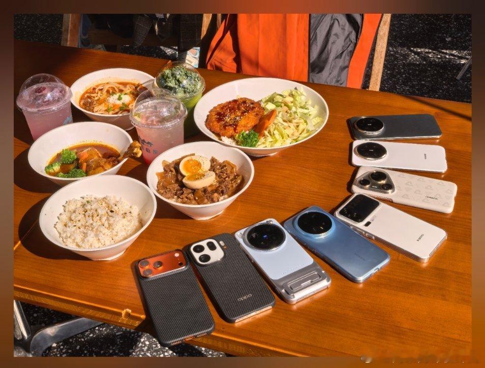 今天终于出太阳了，带着小伙伴出来拉练扫街拍照📸哈哈哈，人手一台手机！勤练内功各