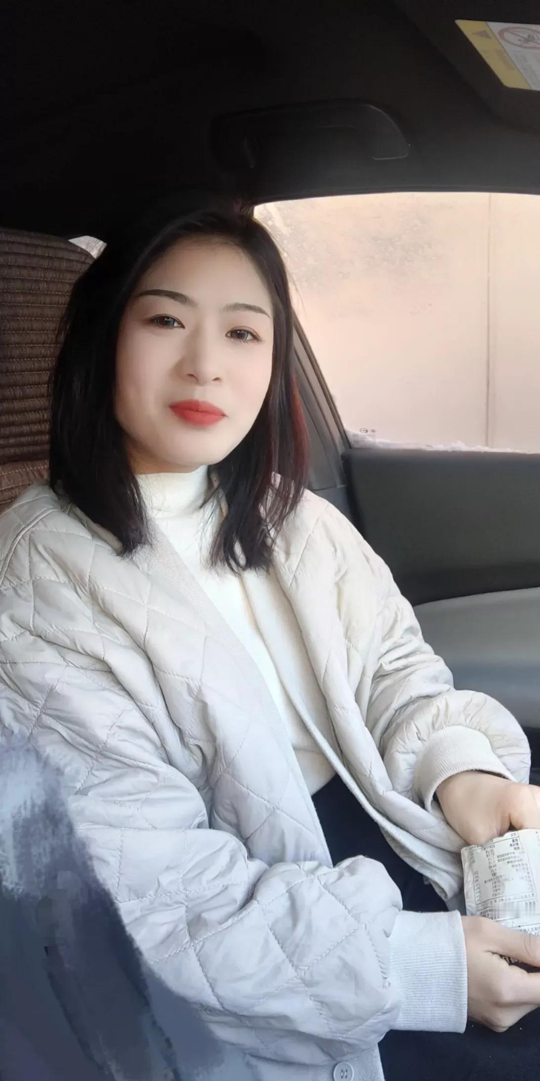 老公才三十出头，感觉已经过上了退休生活，让我很是不理解。

一天天的啥事也不干，