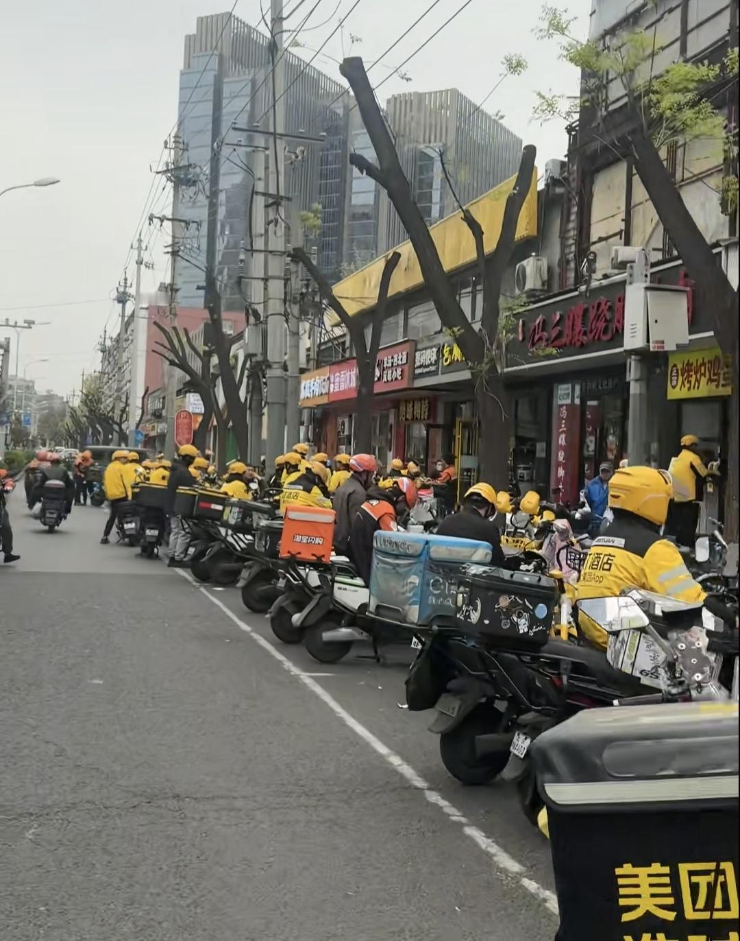 你读过最悲凉的一句古诗是什么冲天香阵透长安，满城尽带黄金甲。