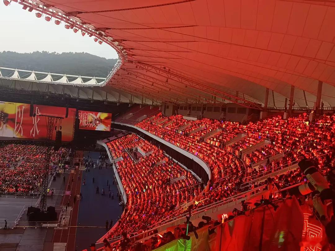 TOP演唱会 退票退票，去你吗的，凭什么人气断层第一的苏新皓舞台数最少