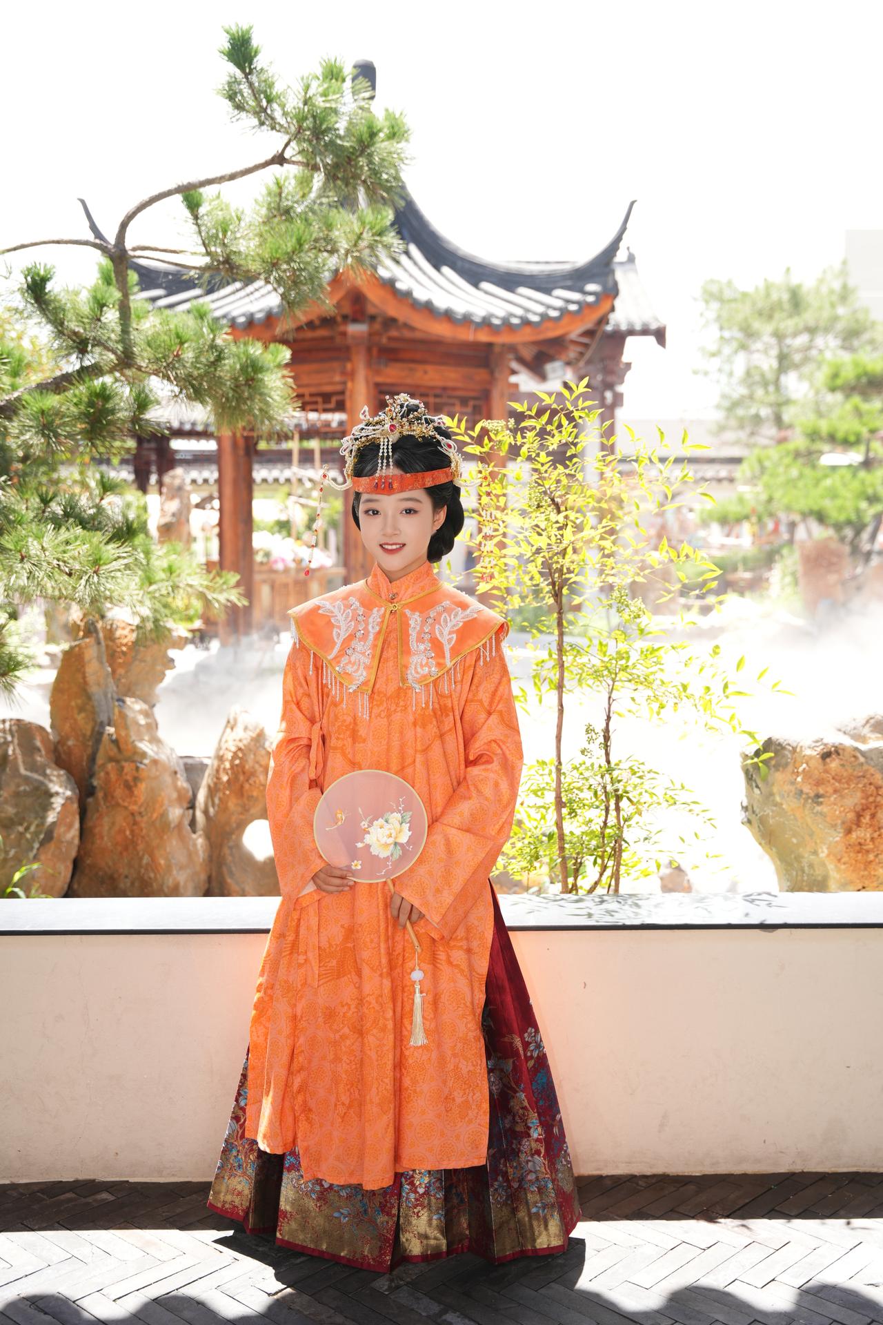 惊艳！红迷孙女沉浸式圆梦

孙女今年12岁了，她在北京上小学六年级，这次小学毕业