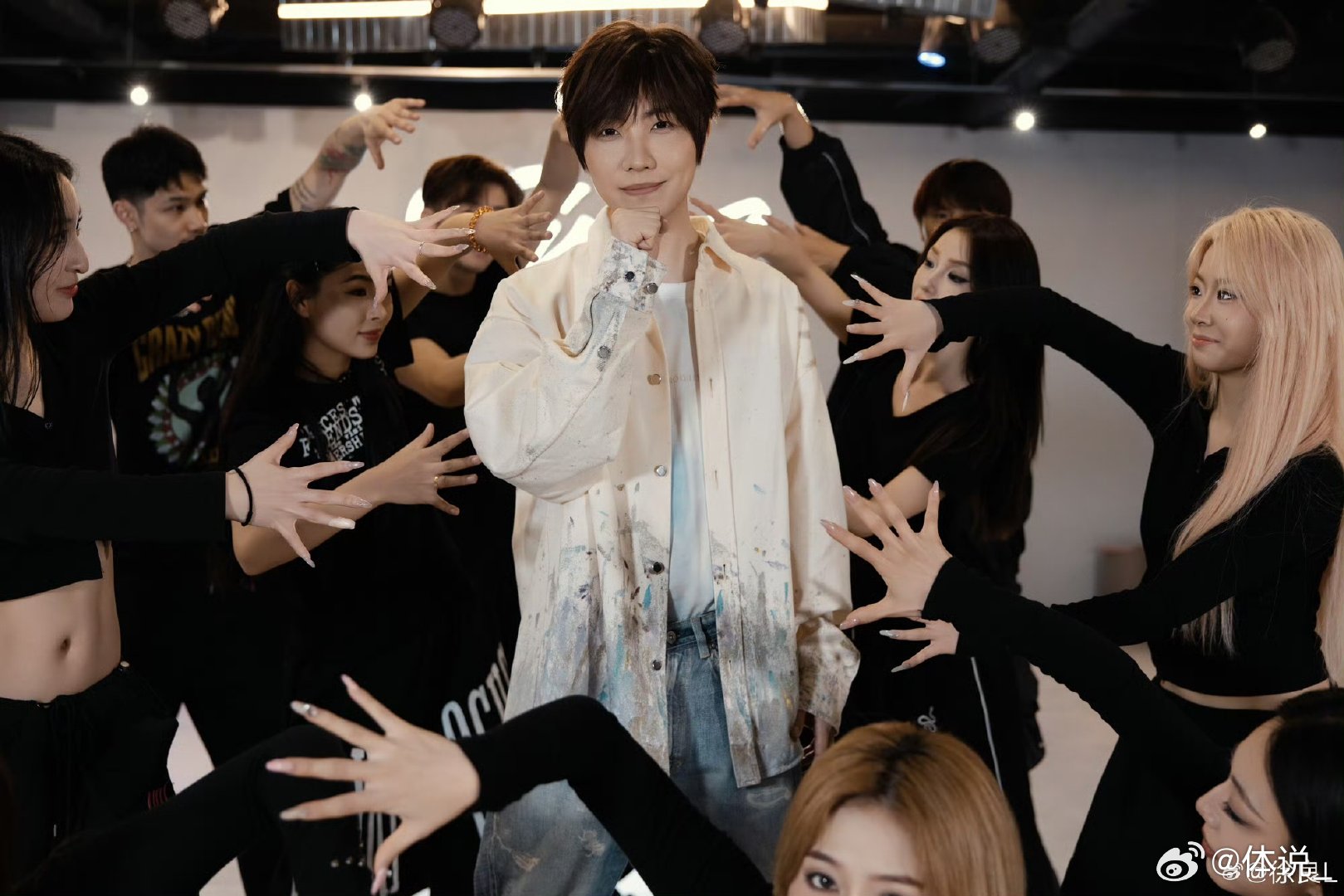 徐良杭州演唱会秒罄谁的青春DNA狠狠动了！徐良杭州演唱会秒罄，从青涩旋律到万人合