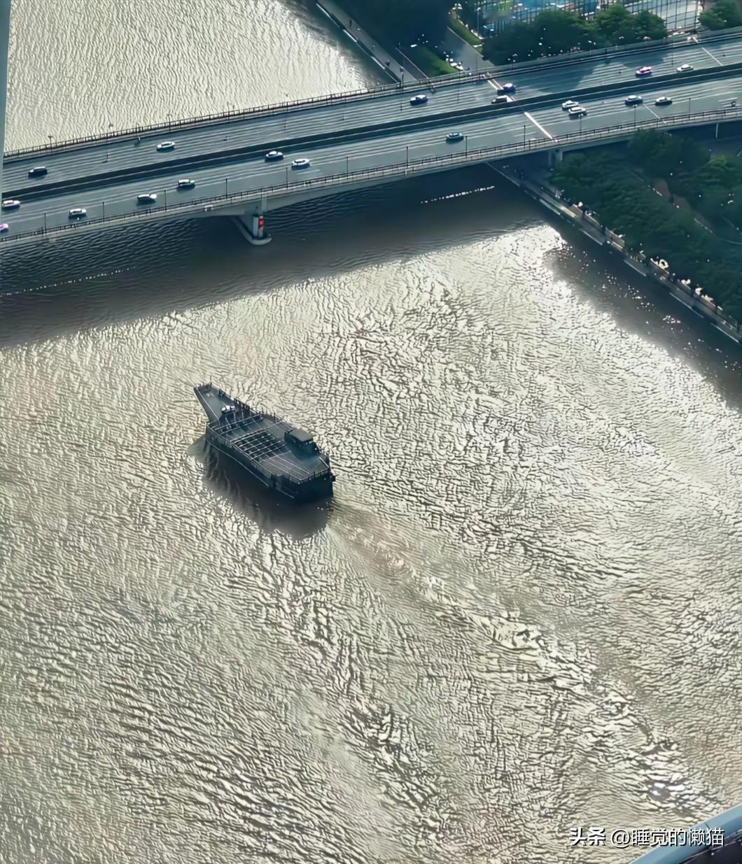 这是什么？很多人都说这是玩具，但是觉得怪怪的，猜猜它像什么 这是为什么呢？ 哈哈