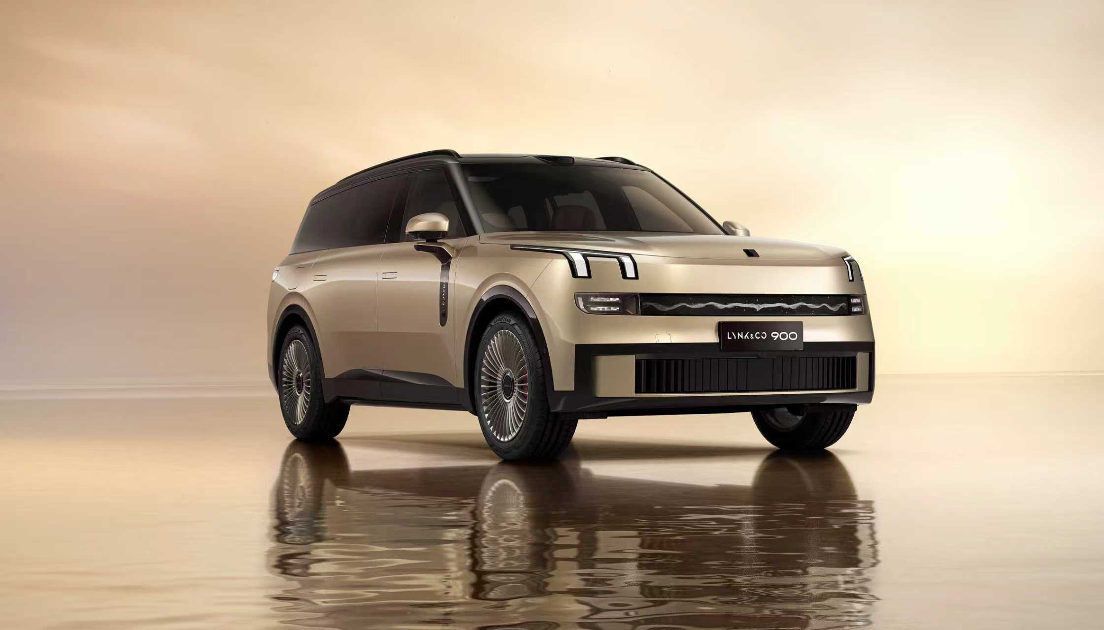 今天去看了下领克900的大五座，感觉它就是冲着“家庭用车真需求”来的，不整花活，