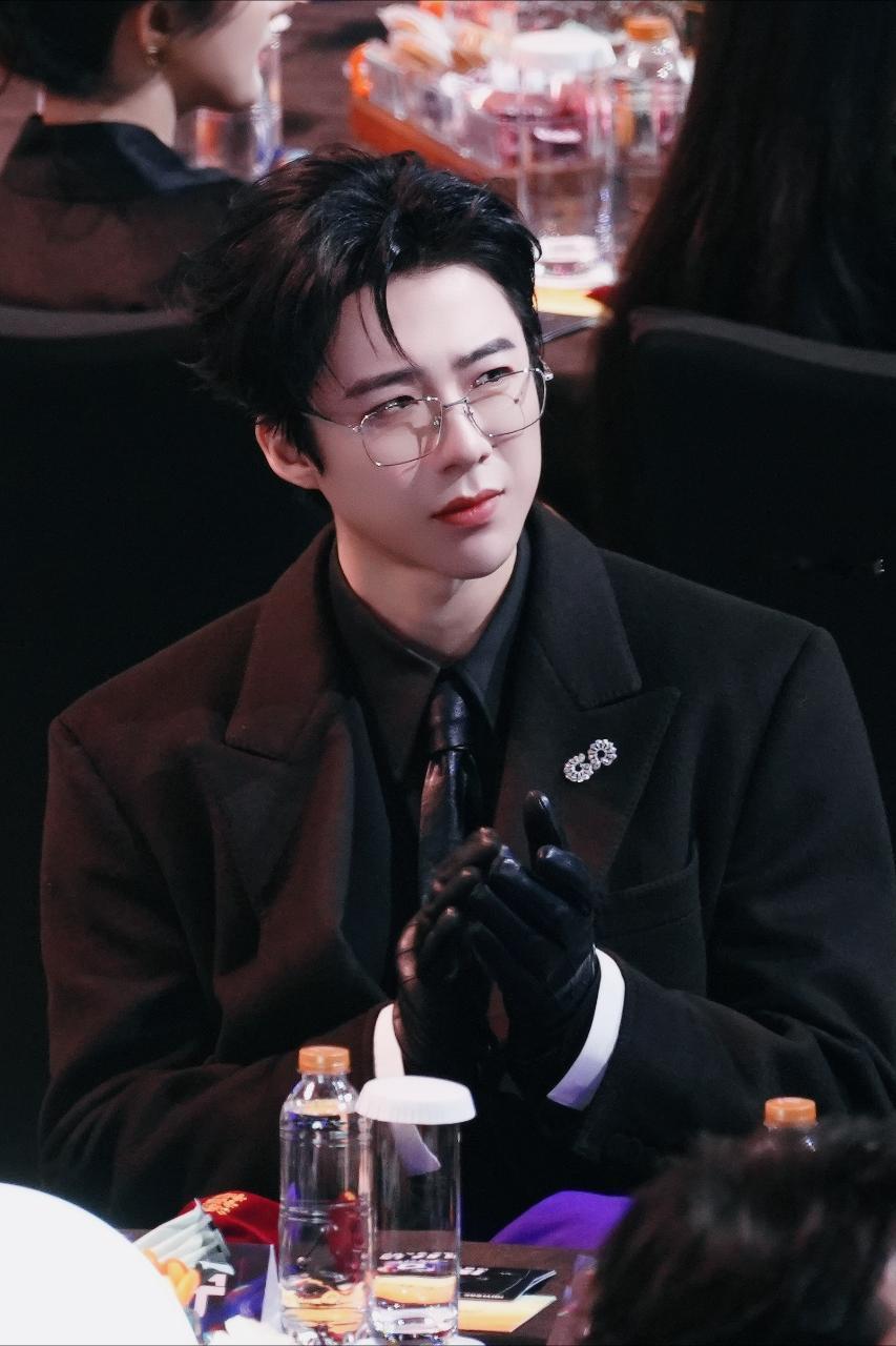 看着刘宇宁慢慢沉淀越发沉稳，自带大佬气场却不张扬，成熟稳重的样子超有魅力，踏实又