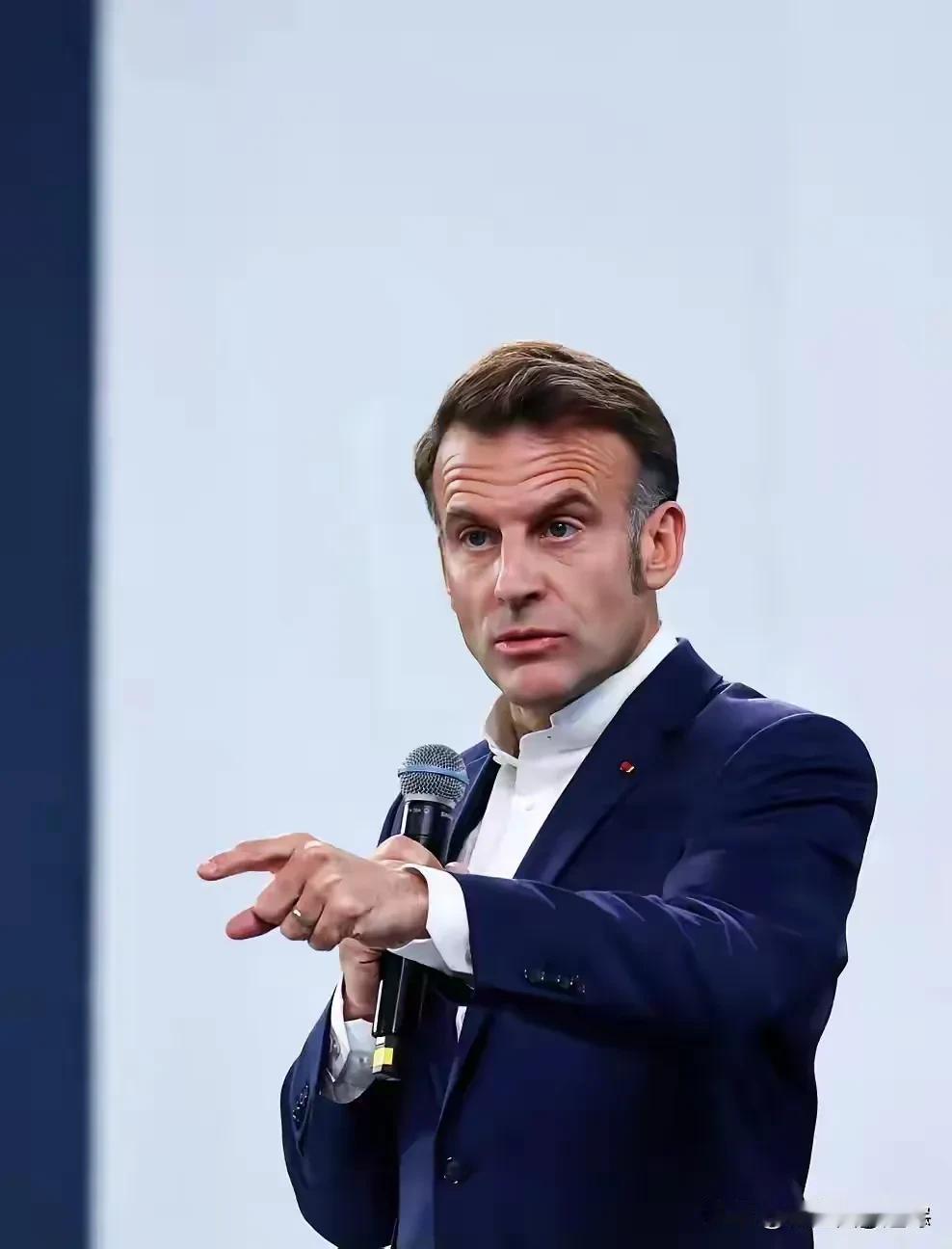 美国要变天了！

12月05日，刚从中国回来的马克龙，立马翻脸不认账。他急匆匆站