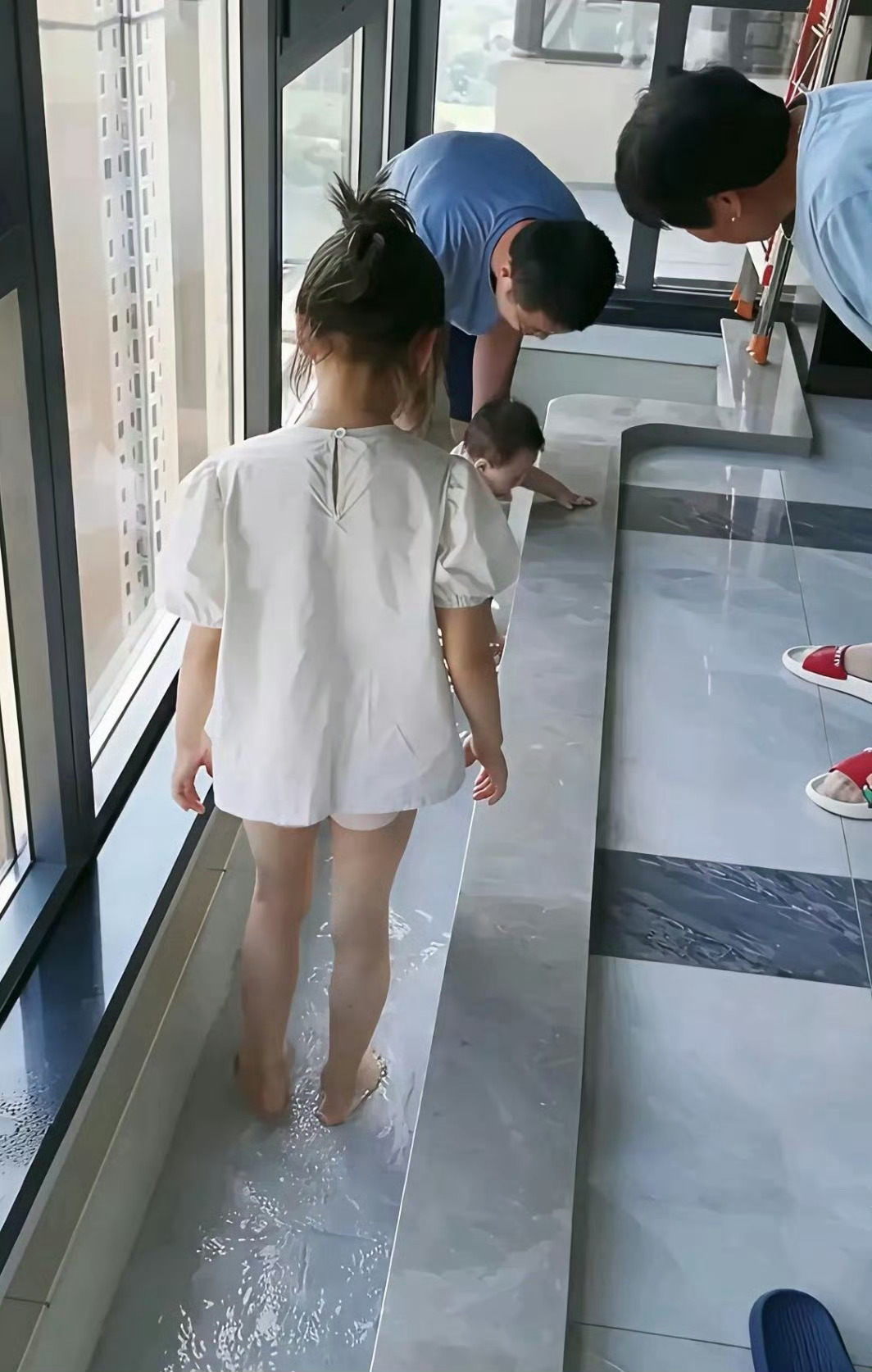 装修防水做不好，楼下的邻居该遭殃了。 