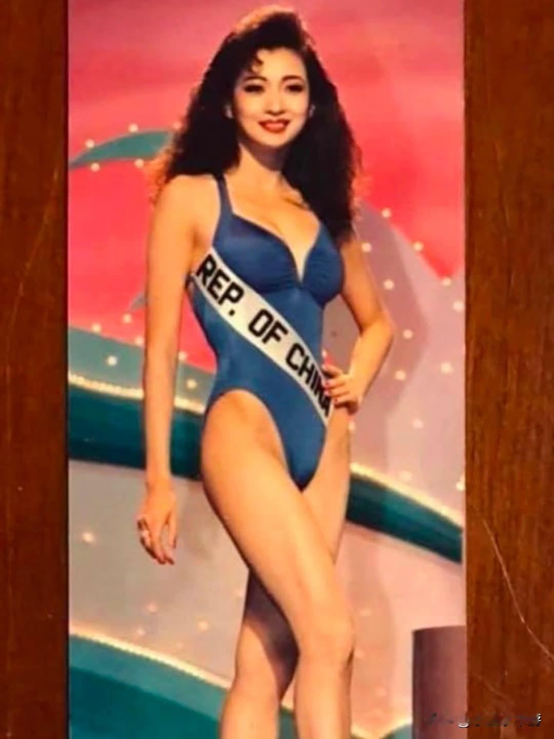 温翠苹代表中国台湾地区参加1990年环球小姐比赛，当年她以微弱的分数差距排在第1