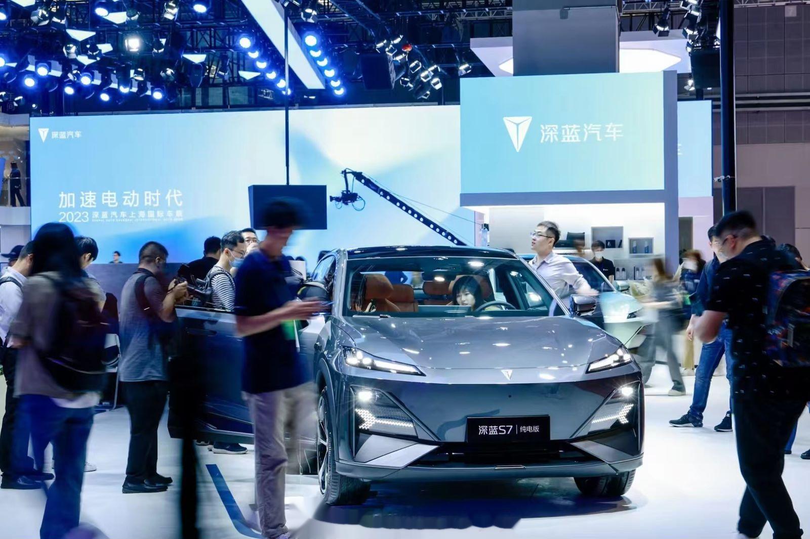 深蓝S7，这又是一个特斯拉Model Y的平替。S7车长4750mm，轴距290