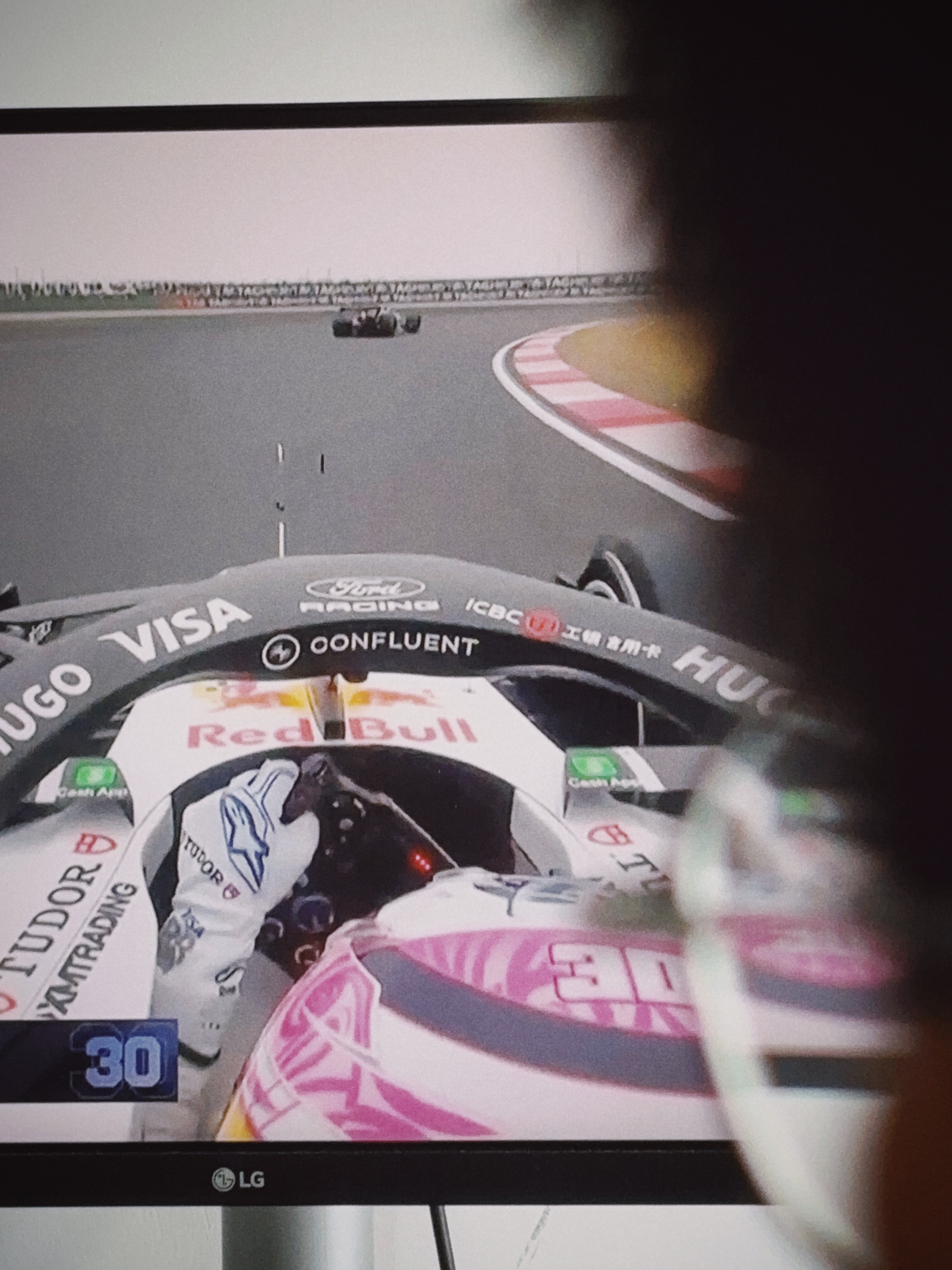 儿子到了爱看F1的年纪！挺好！小子挺好！ 