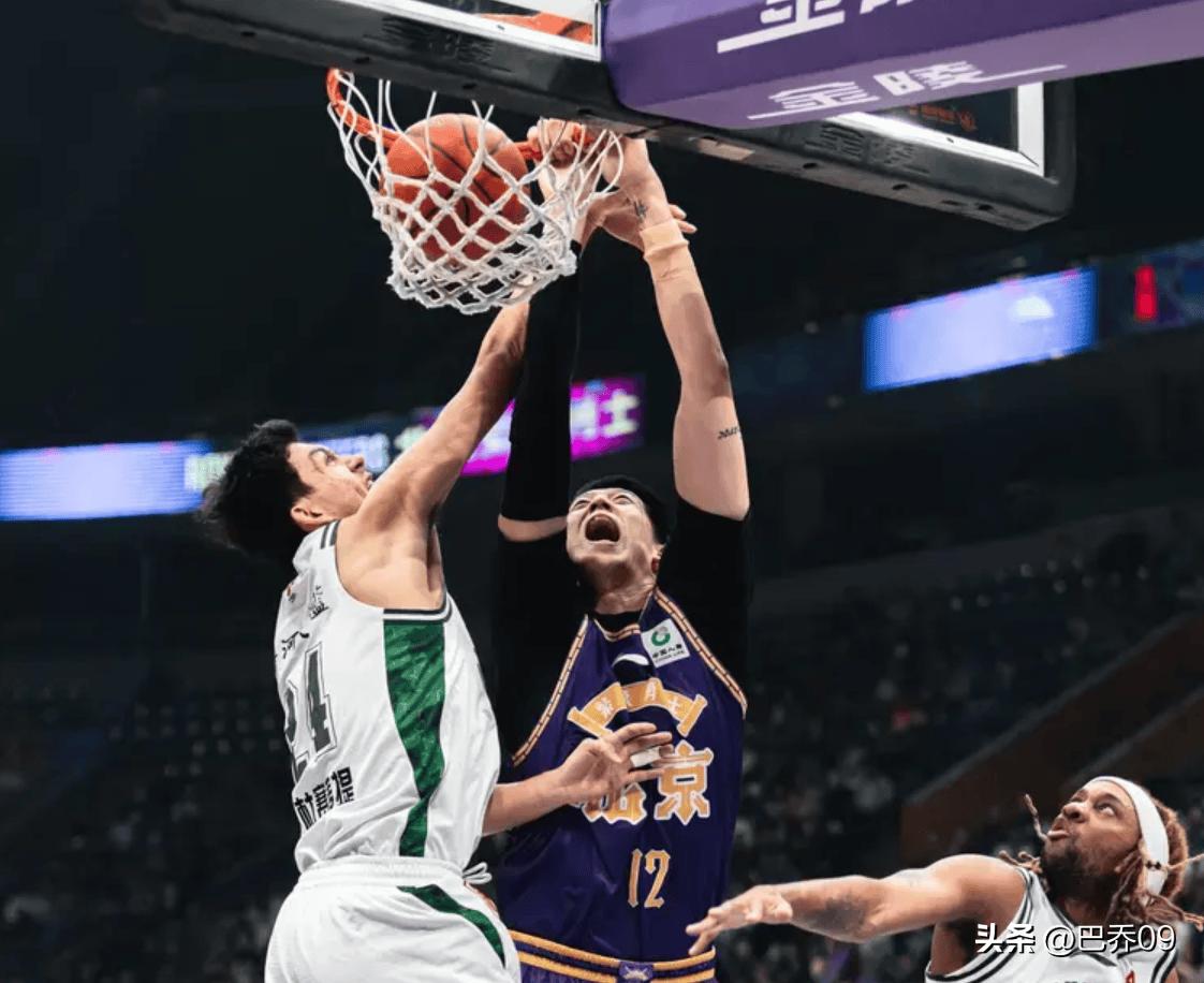 同曦客场爆冷击败北控 双方核心球员数据
 
南京同曦（胜）
1. 卡特莱特（帕克