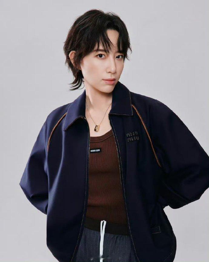 刘浩存赵今麦李斯丹妮同品牌大片 ​​​刘浩存赵今麦李斯丹妮最新商务大片 ​​​刘