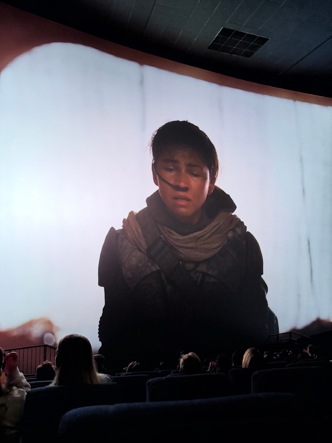 《奥德赛》的感受：- 在墨尔本观看了 IMAX 70mm 胶片版本的《奥德赛》。