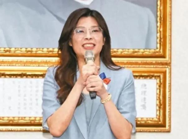 郑丽文，这位国民党史上第二位女性主席，是带着一身“知彼知己”的狠劲上位的。她早年