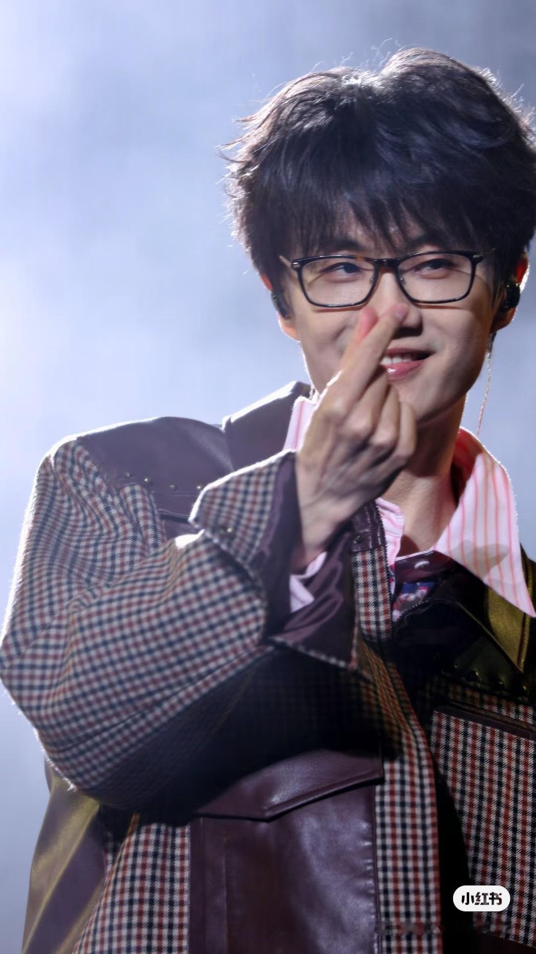 怎么这么幸福这个展轩！还有许嵩专属饭撒！！！ 